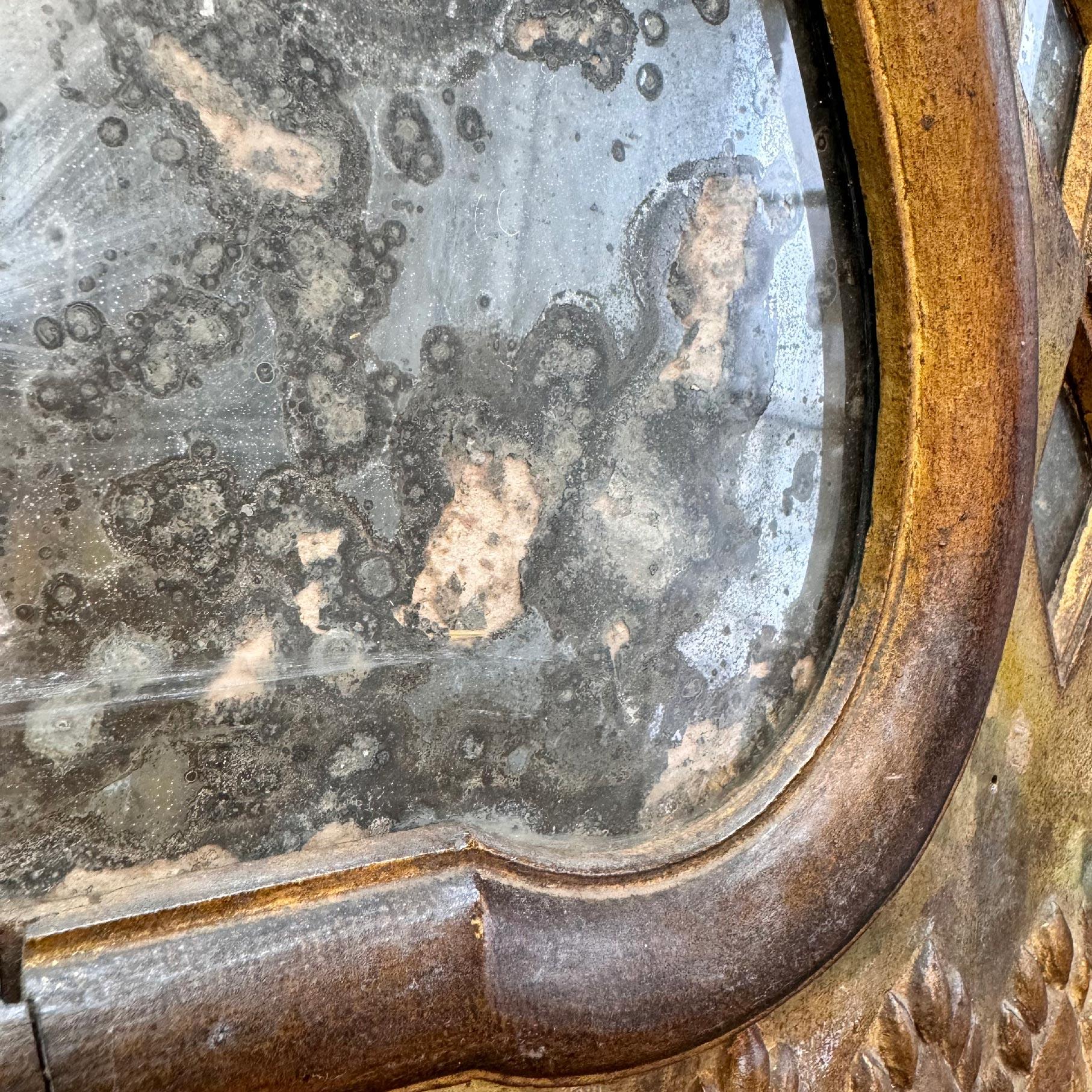 Miroir Tyrolien du 18e siècle sculpté et peint à la main en vente 3