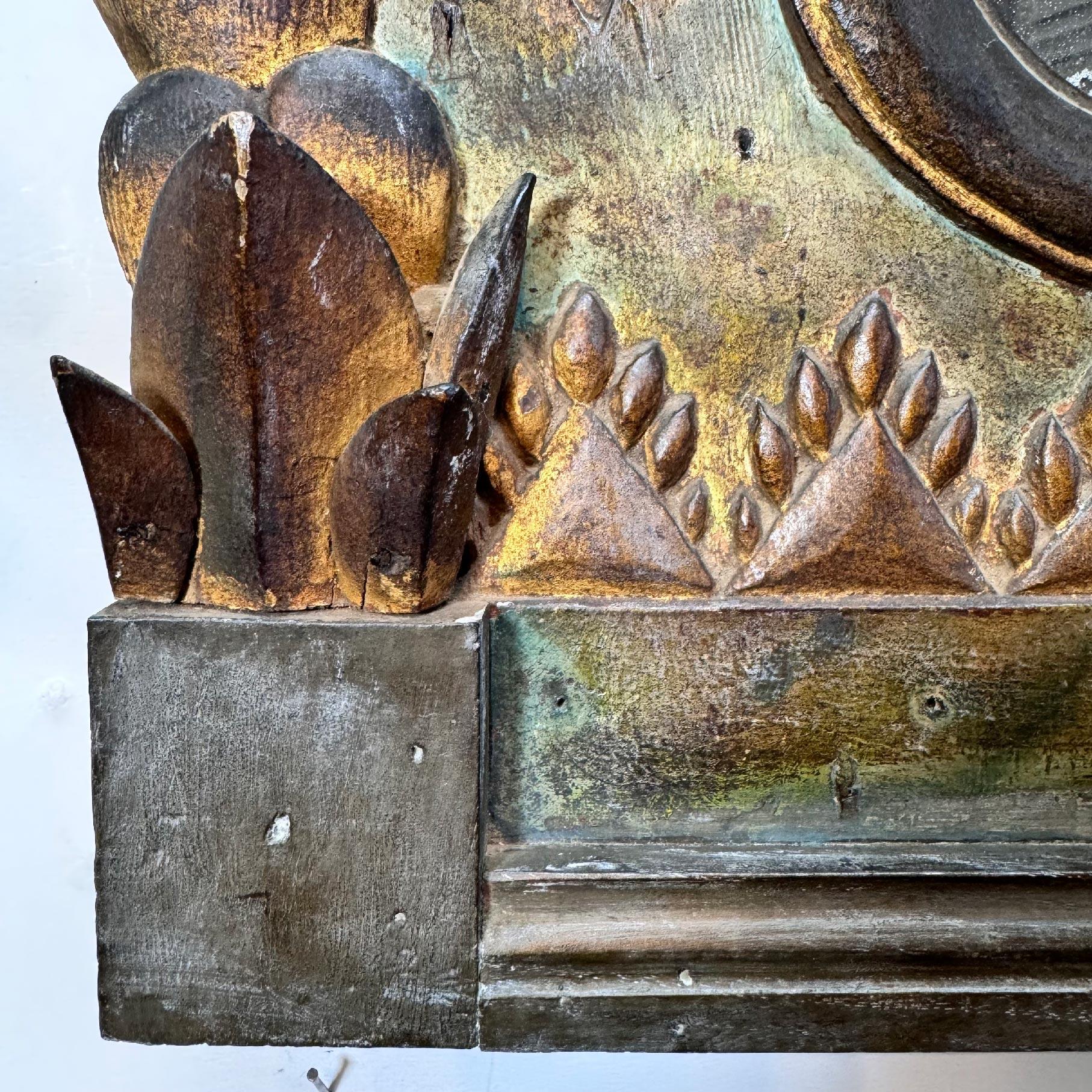 Miroir Tyrolien du 18e siècle sculpté et peint à la main Bon état - En vente à Hastings, GB