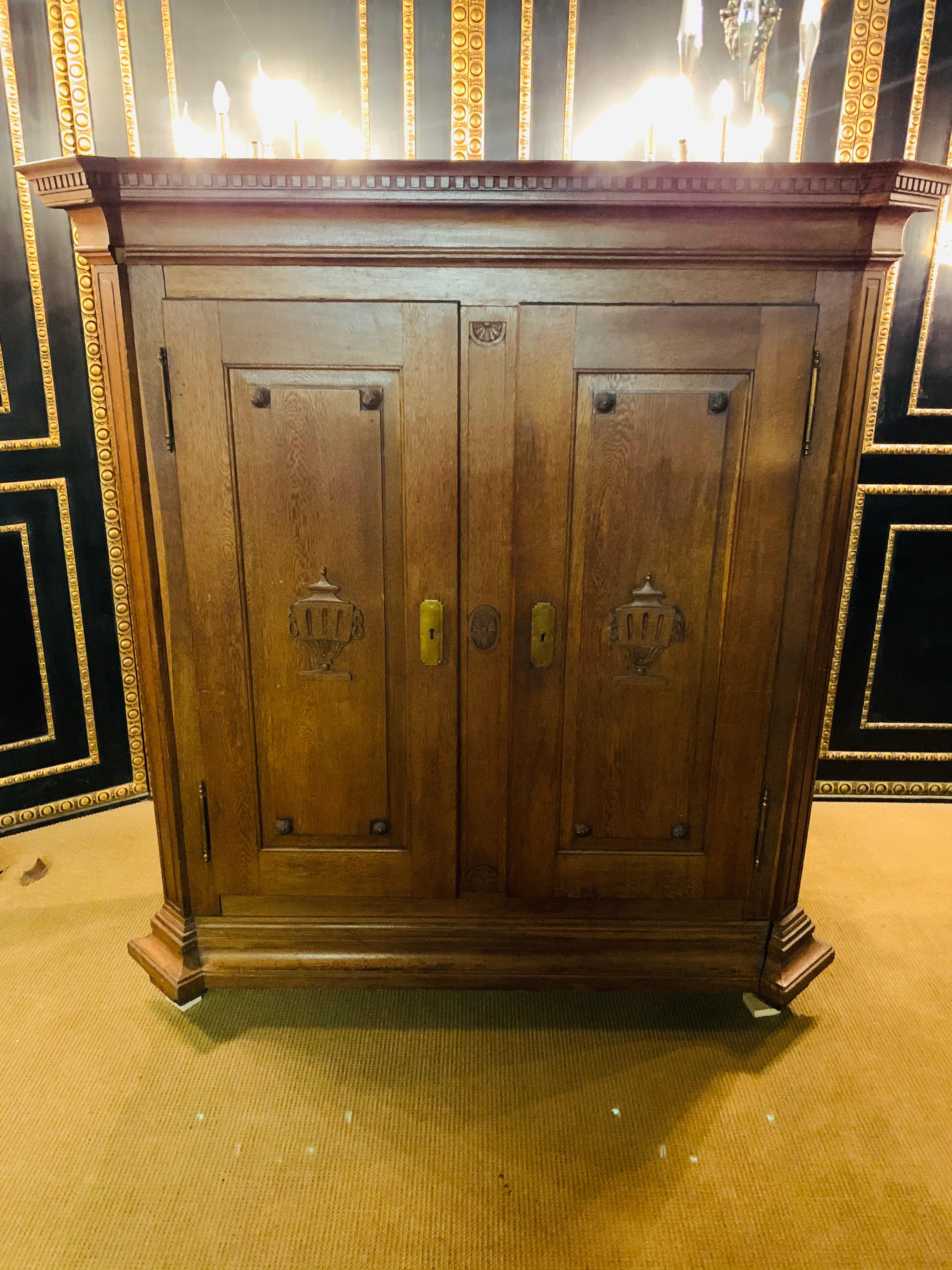 Unique Louis Seize hall cabinet-wardrobe from 1790

solid oak upright rectangular two-door body with profile-framed fields in the middle of each door a carved Amphora. Architecturally structured front.

 In good historical condition with a nice