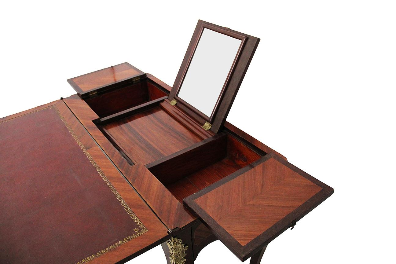 18th century vanity and writing table combined, stamped Pierre Roussel
Rare table combining a writing table and a vanity table, bearing the stamp of the cabinetmaker Pierre Roussel, received master in 1745. 18th century furniture, Louis XV style