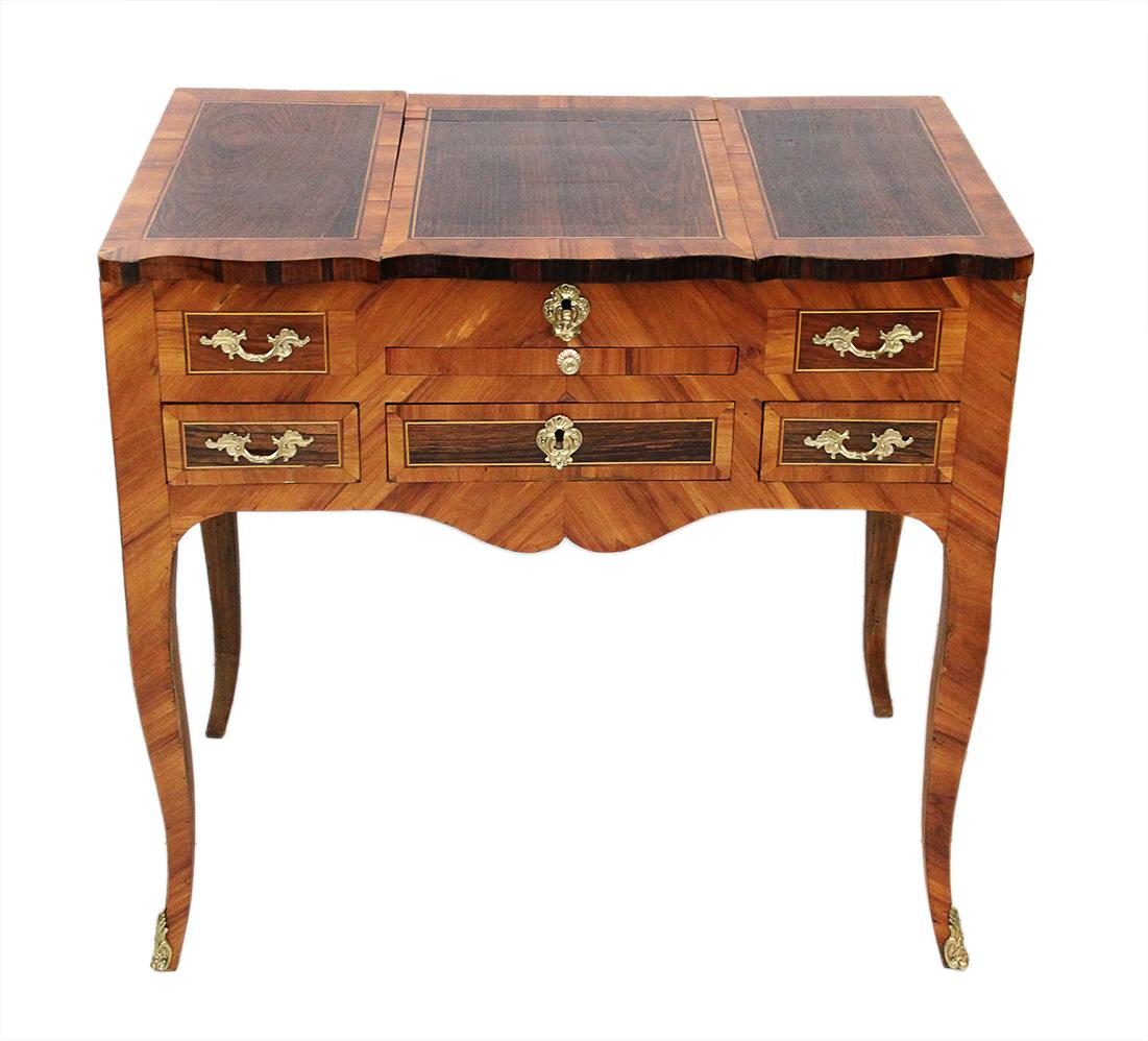 18th century vanity / dressing table Louis XV period with mirror
Charming period vanity / dressing table whose marquetry offers a nice contrast between light and dark wood species. 
Furniture from the 18th century, Louis XV style and