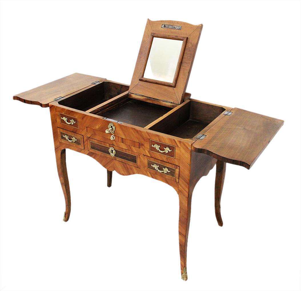 louis dressing table