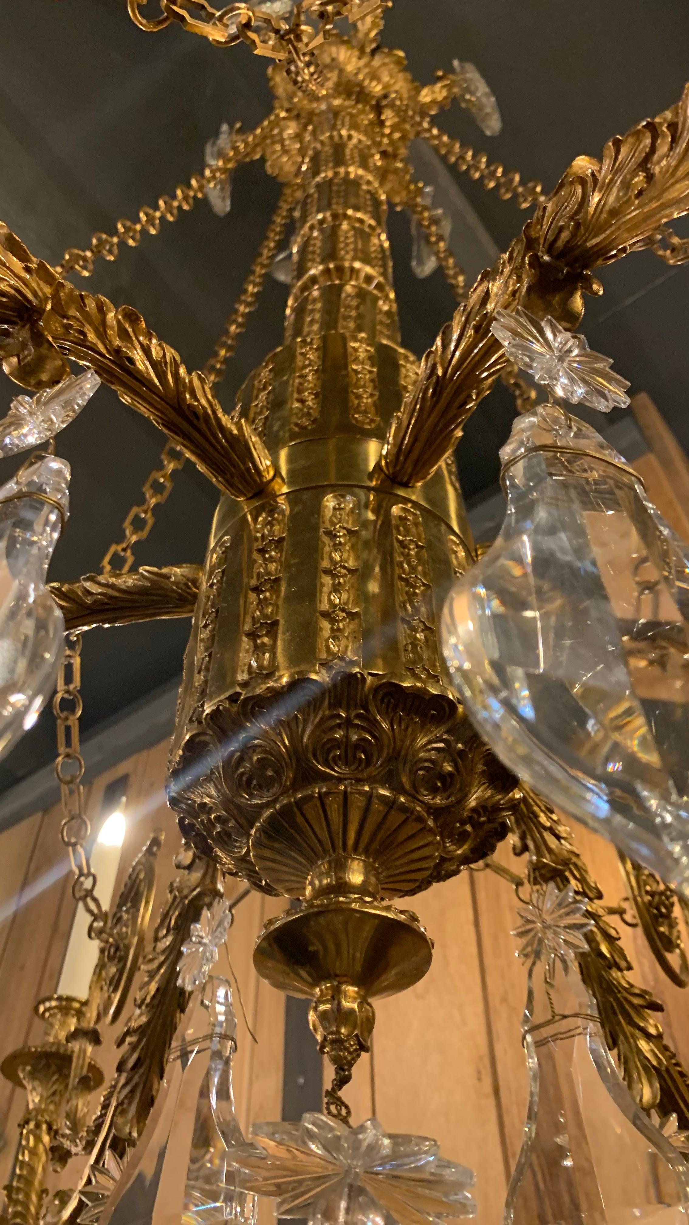 Varennes-Kronleuchter aus Bronze und Kristall aus dem 18. Jahrhundert mit 6 Lichtern im Angebot 4