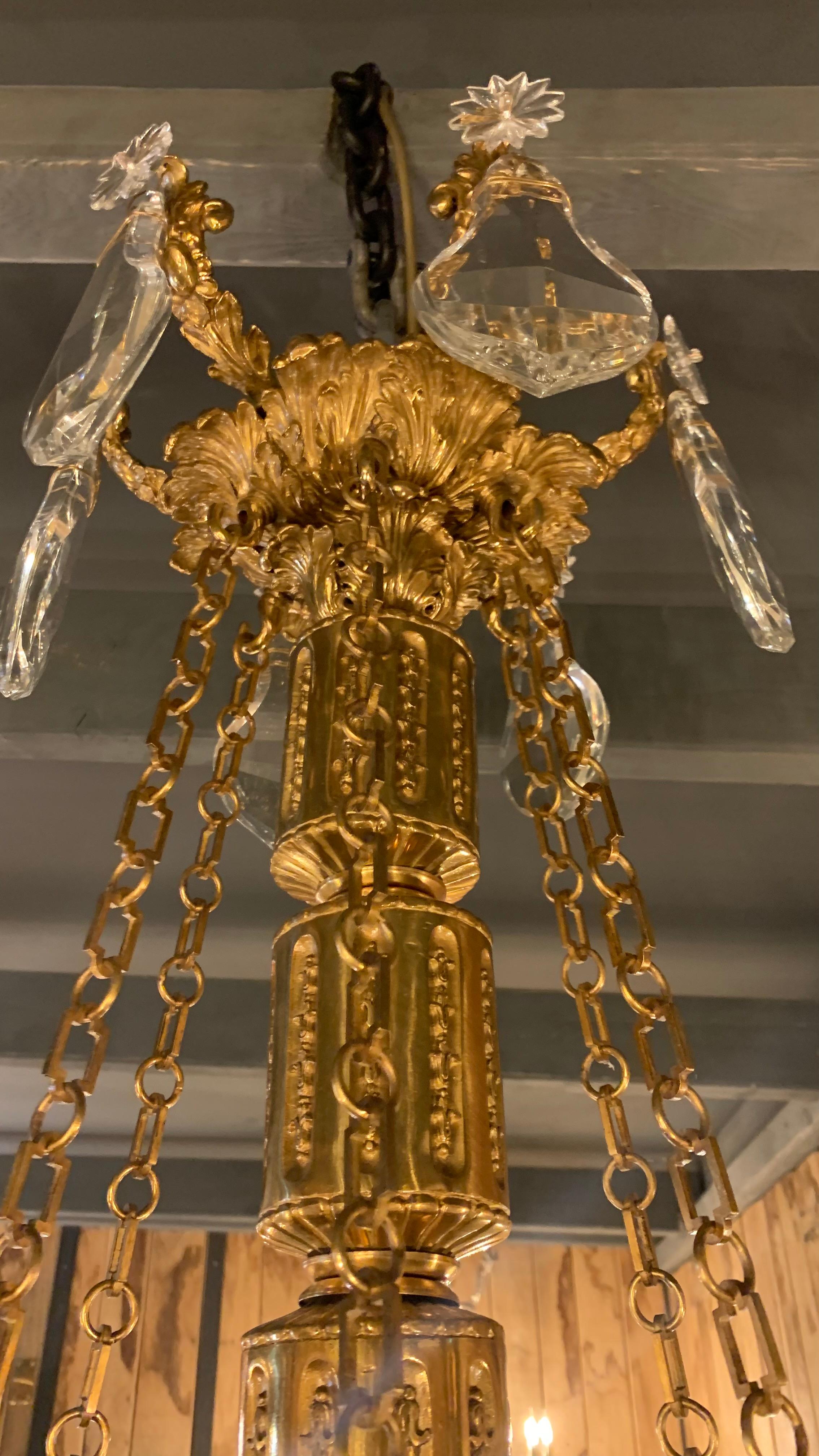Varennes-Kronleuchter aus Bronze und Kristall aus dem 18. Jahrhundert mit 6 Lichtern im Angebot 1