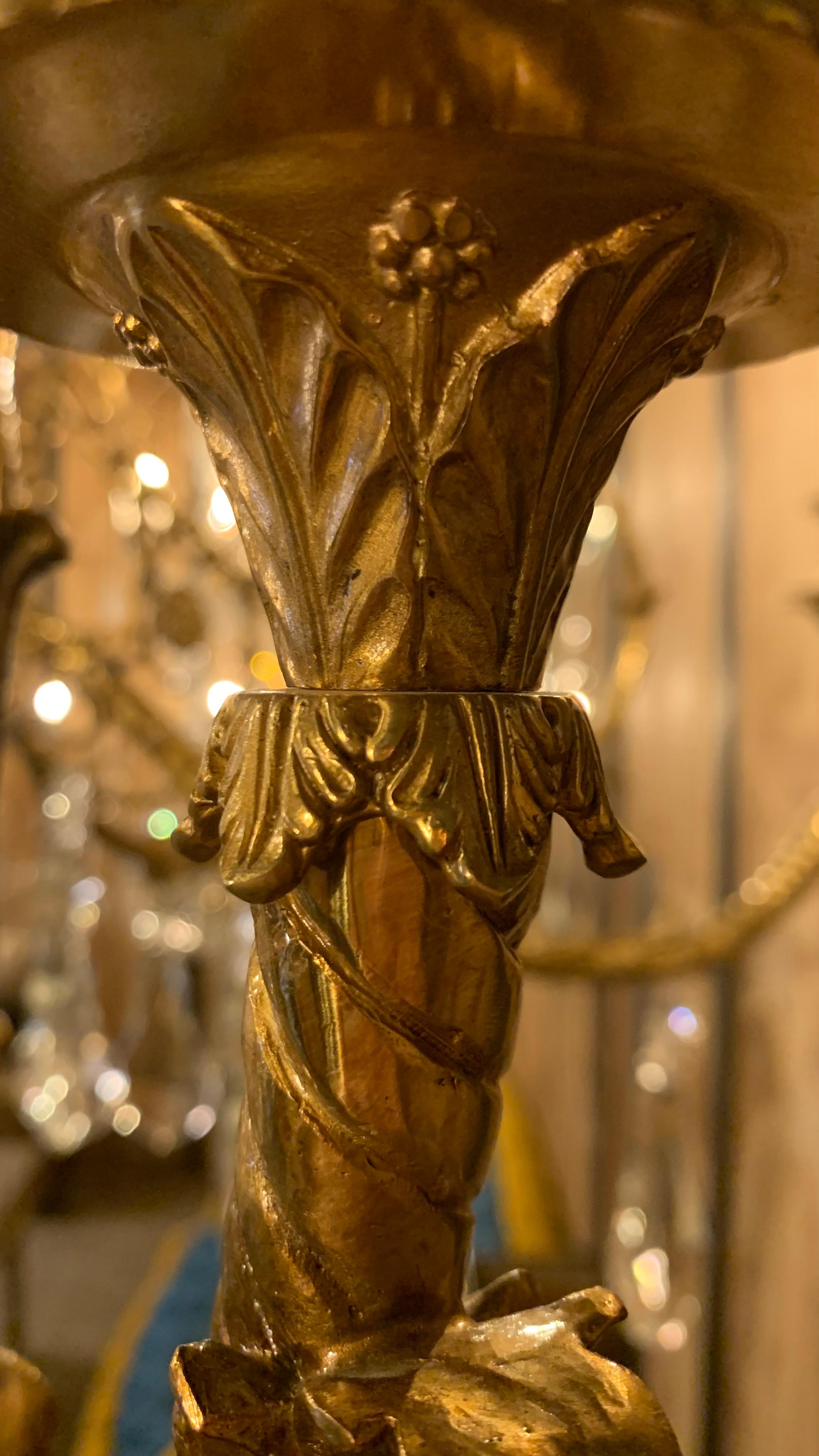 Lustre Varennes du 18ème siècle à 6 feux en bronze et cristal en vente 1