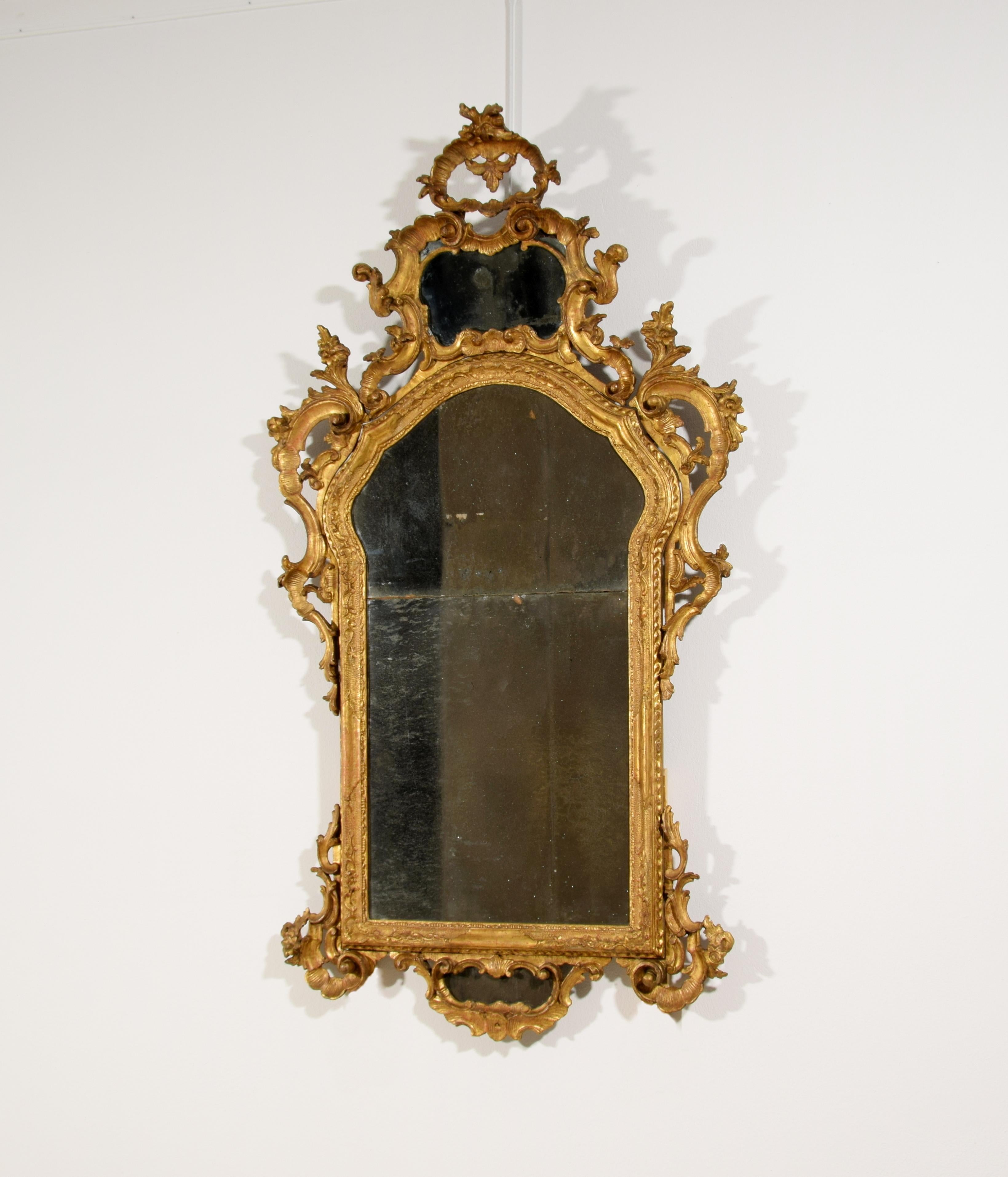 18th Century, Venetian Baroque Carved Giltwood Mirror For Sale 6