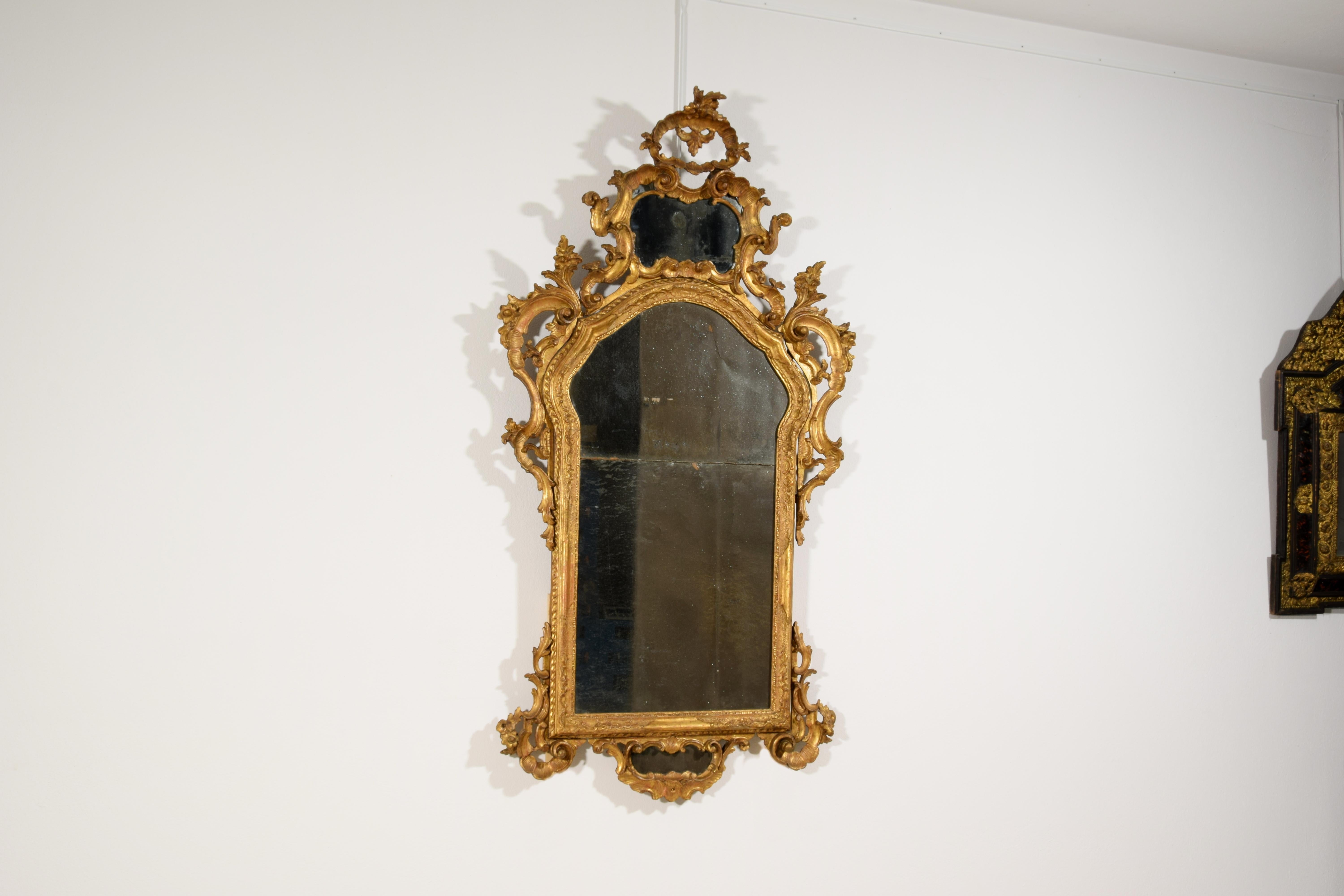18th Century, Venetian Baroque Carved Giltwood Mirror For Sale 8