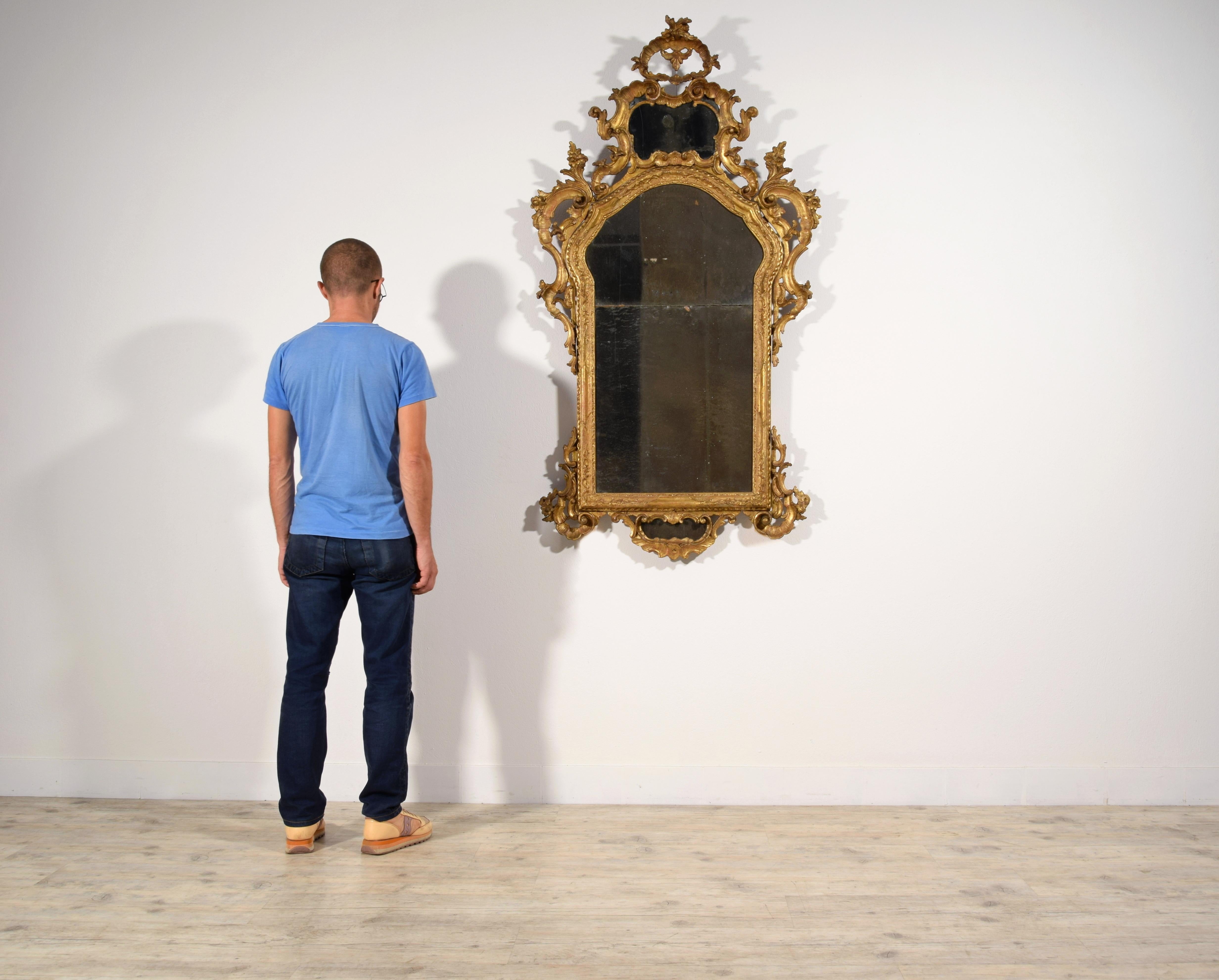 XVIIIe siècle, Baroque vénitien, miroir en bois doré sculpté en vente 1