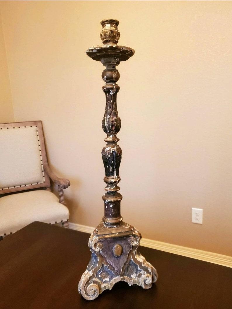 A Baroque period hand carved wooden church altar stick from the second half of the 18th century, possibly the very early 19th century, likely Veneto region of northeastern Italy origin. 

In beautiful antique condition, with warm, rustic patina,