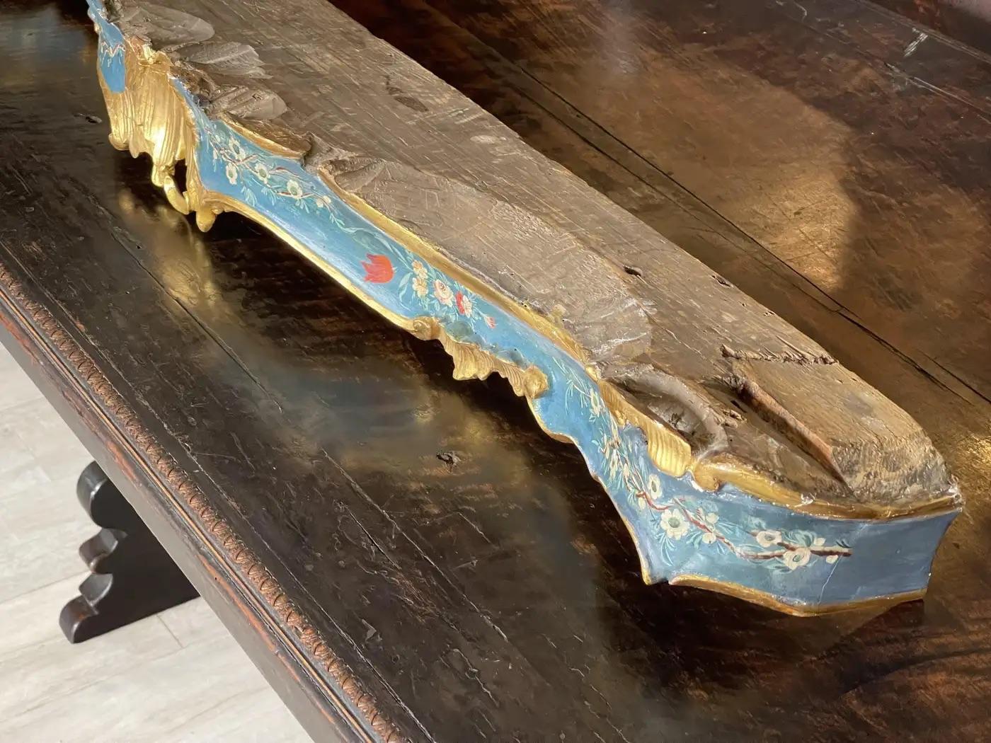 18th Century Venetian Carved & Painted Pelmet In Good Condition For Sale In Charlottesville, VA