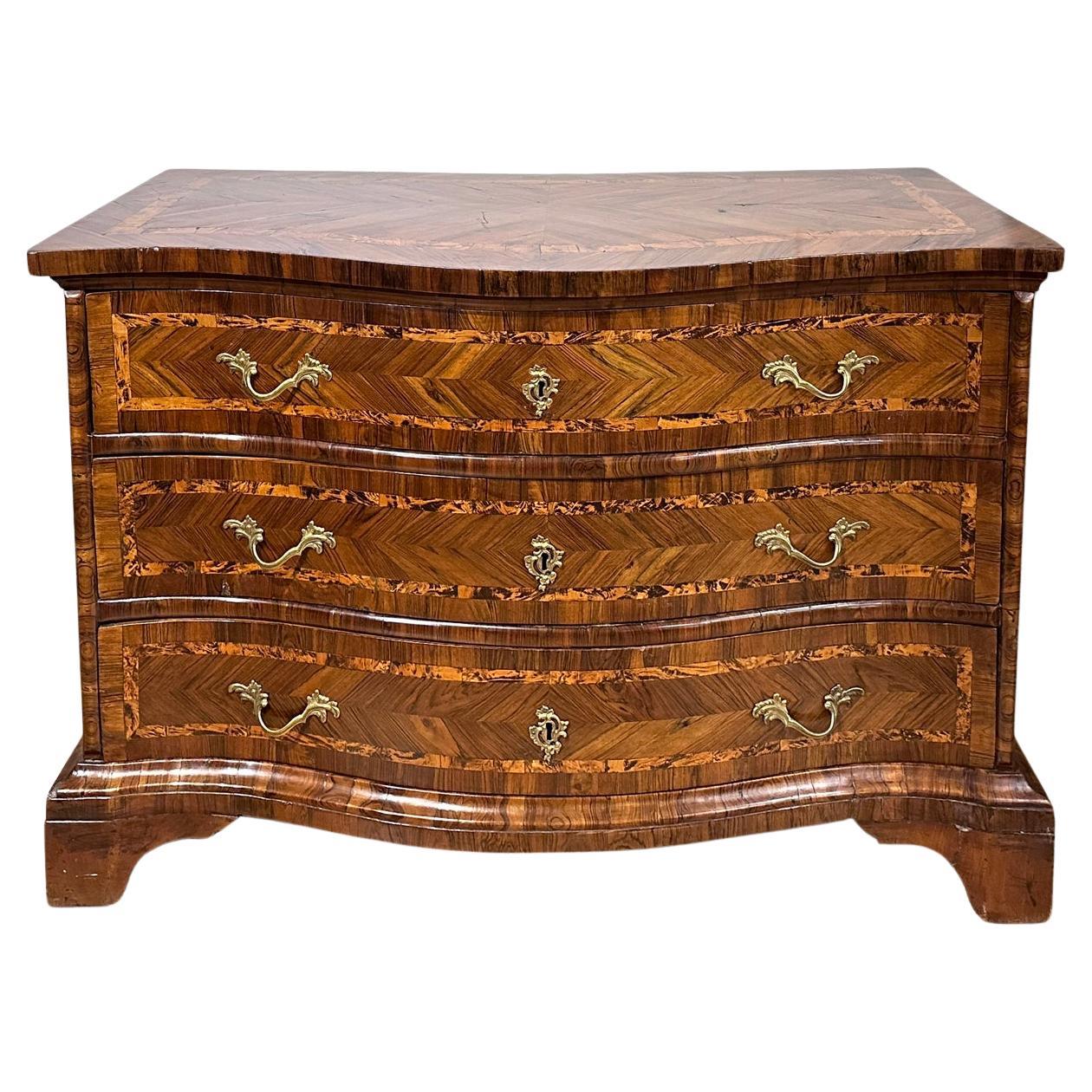 18th CENTURY VENETIAN CHEST For Sale