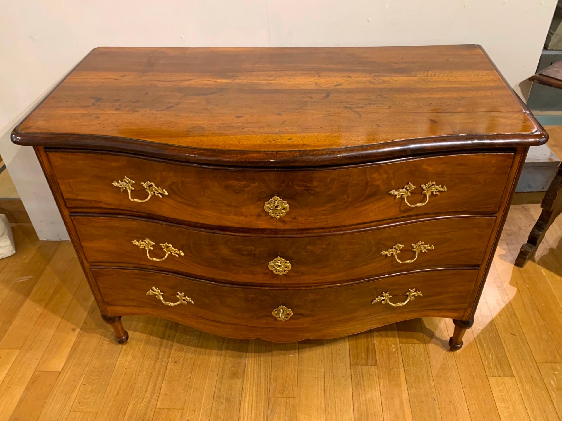 18th Century 18th CENTURY VENETIAN CHEST OF DRAWERS IN SOLID AND VENEREED WALNUT  For Sale