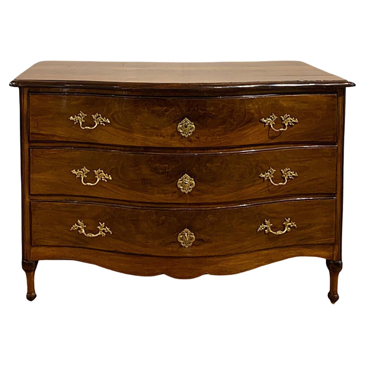 18. Jahrhundert VENETIAN CHEST OF DRAWERS IN SOLID AND VENEREED WALNUT 