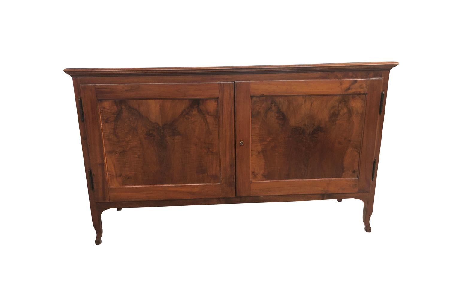 An exceptional and stunning 18th century Venetian credenza in beautiful walnut. Sensational Minimalist lines lend this cabinet a very modern feel. A wonderful storage piece with an interior shelf. Outstanding patina and graining, rich and luminous.