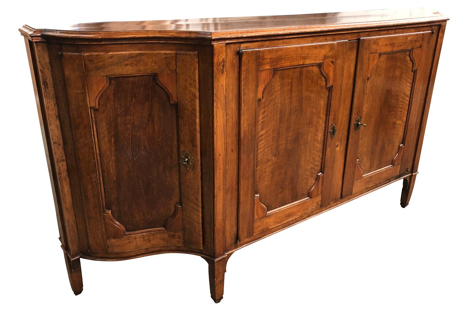 An exceptional and outstanding 18th century credenza from Venice. Beautifully constructed from stunning walnut of very sculptural scantonata form, wonderful edge finish to the top, four doors with molded panels and interior shelving. A breathtaking