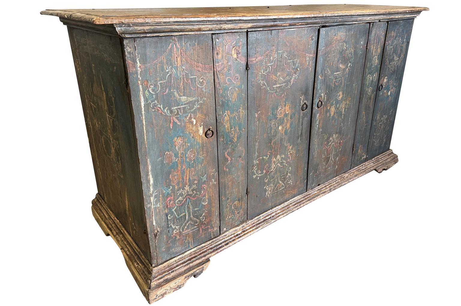 Italiano 18th Century Venetian Credenza in vendita