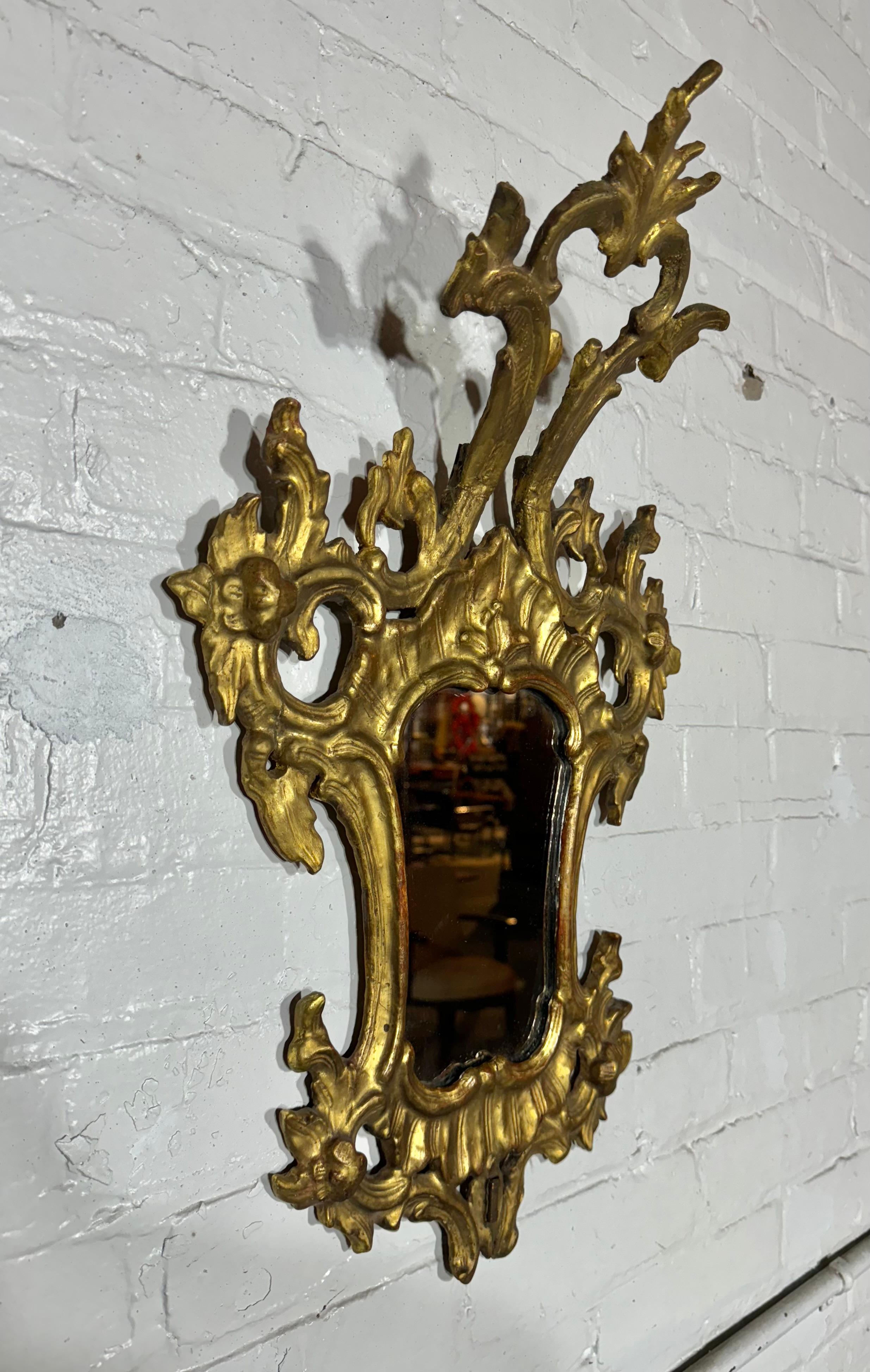 Fin du XIXe siècle Miroir Diminutif Doré Vénitien du 18ème siècle en vente