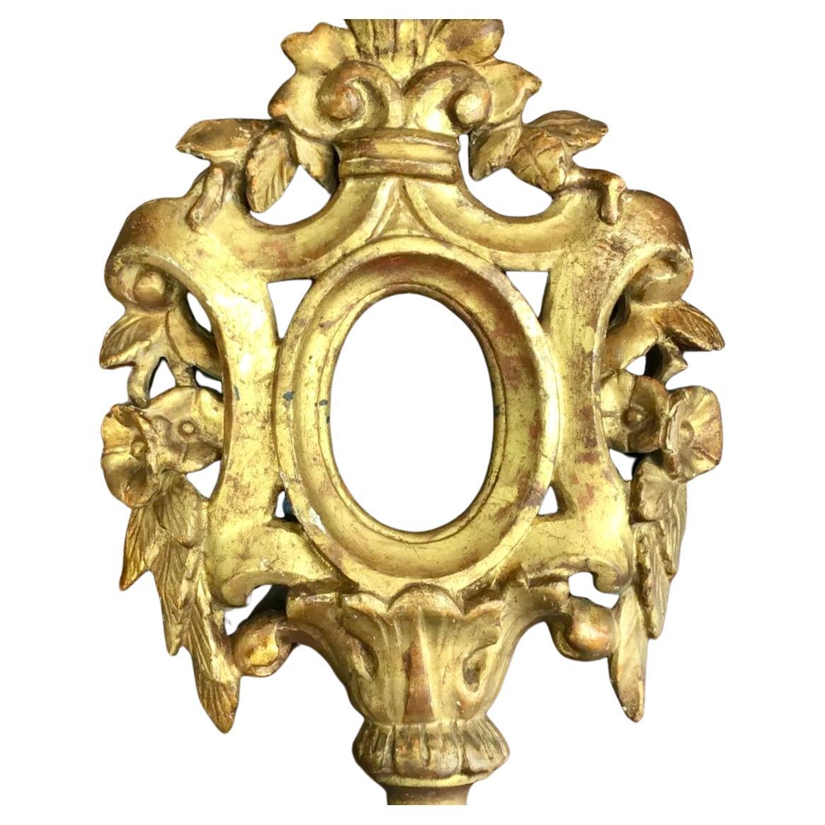 Par de marcos venecianos de madera dorada del siglo XVIII siglo XVIII y antes en venta