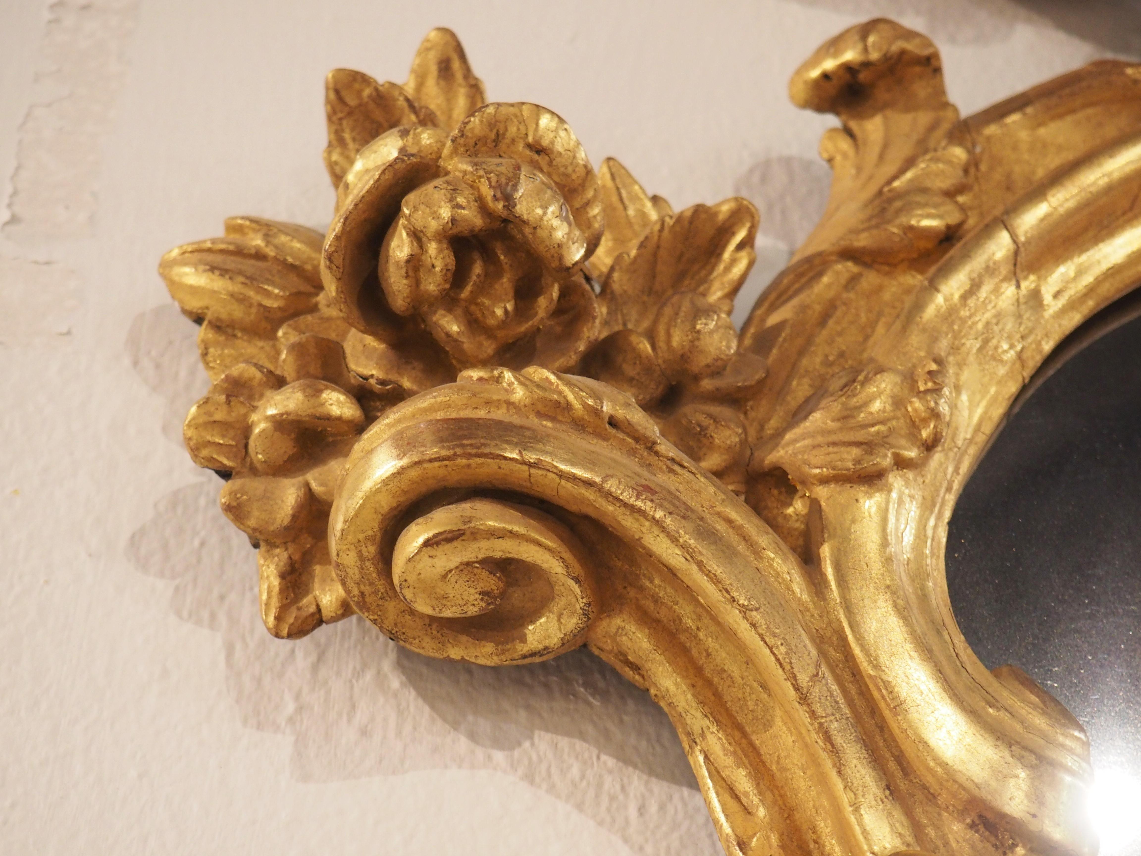 18th Century Venetian Giltwood Mirrored Two-Arm Wall Sconce For Sale 4