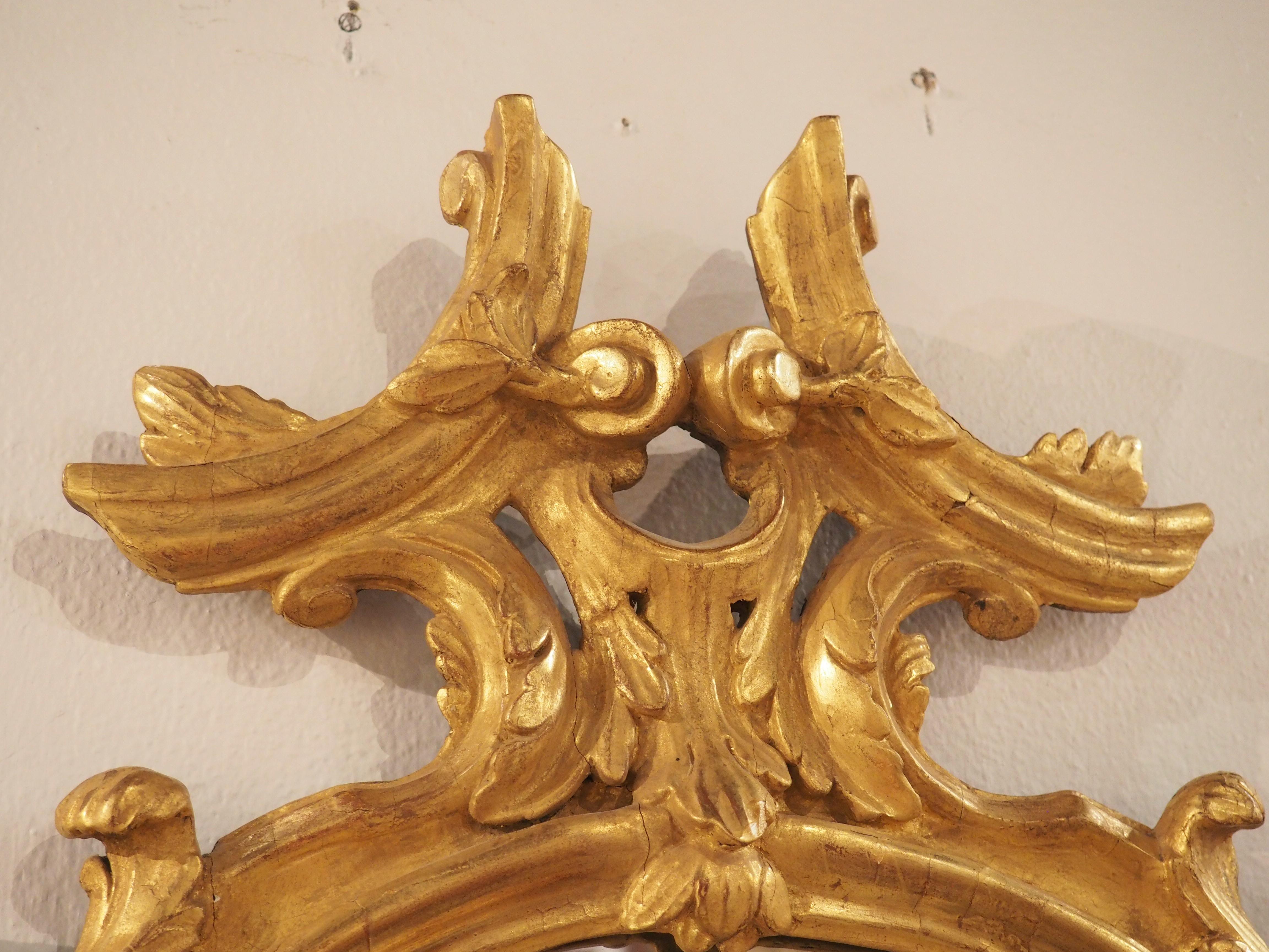18th Century Venetian Giltwood Mirrored Two-Arm Wall Sconce For Sale 5