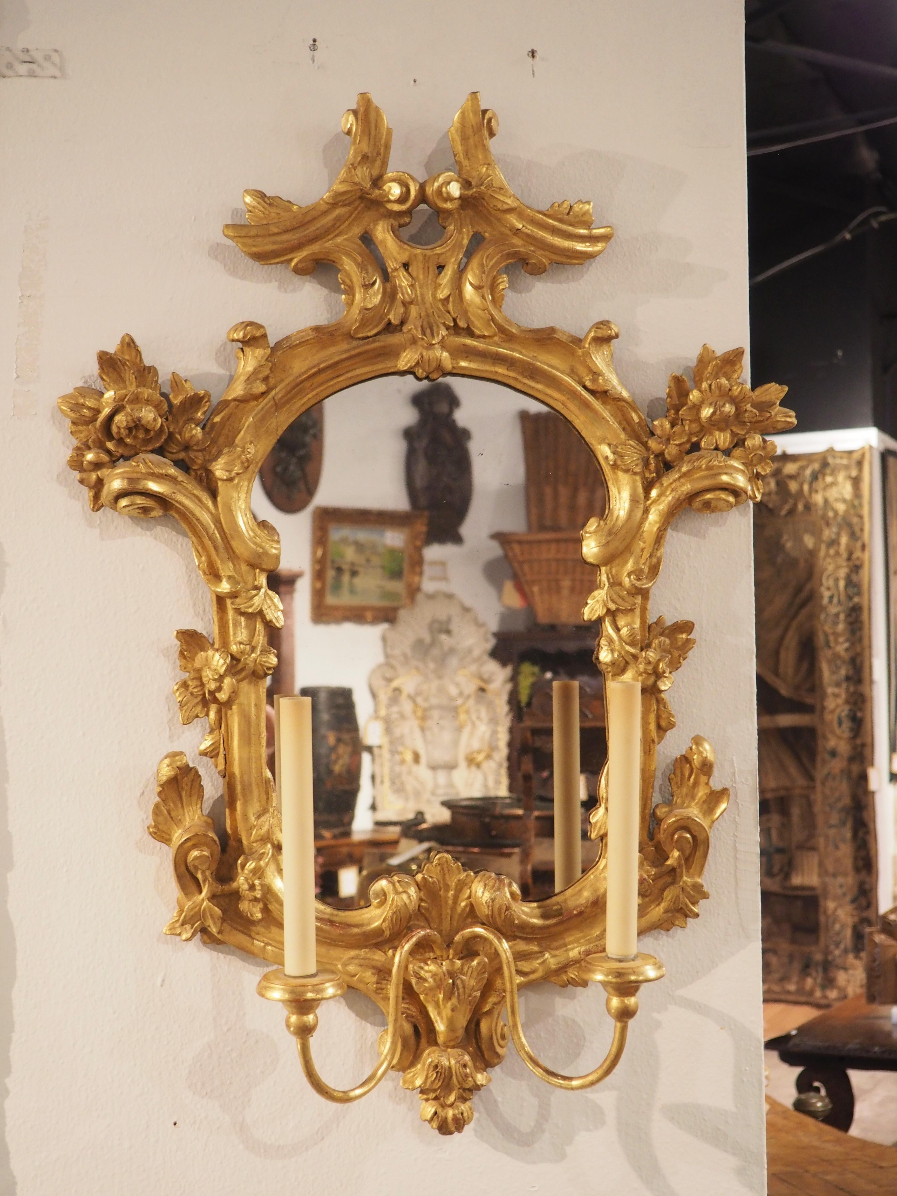 Venezianischer Giltwood-Wandleuchter mit zwei Armen und Spiegeln aus dem 18. im Angebot 11