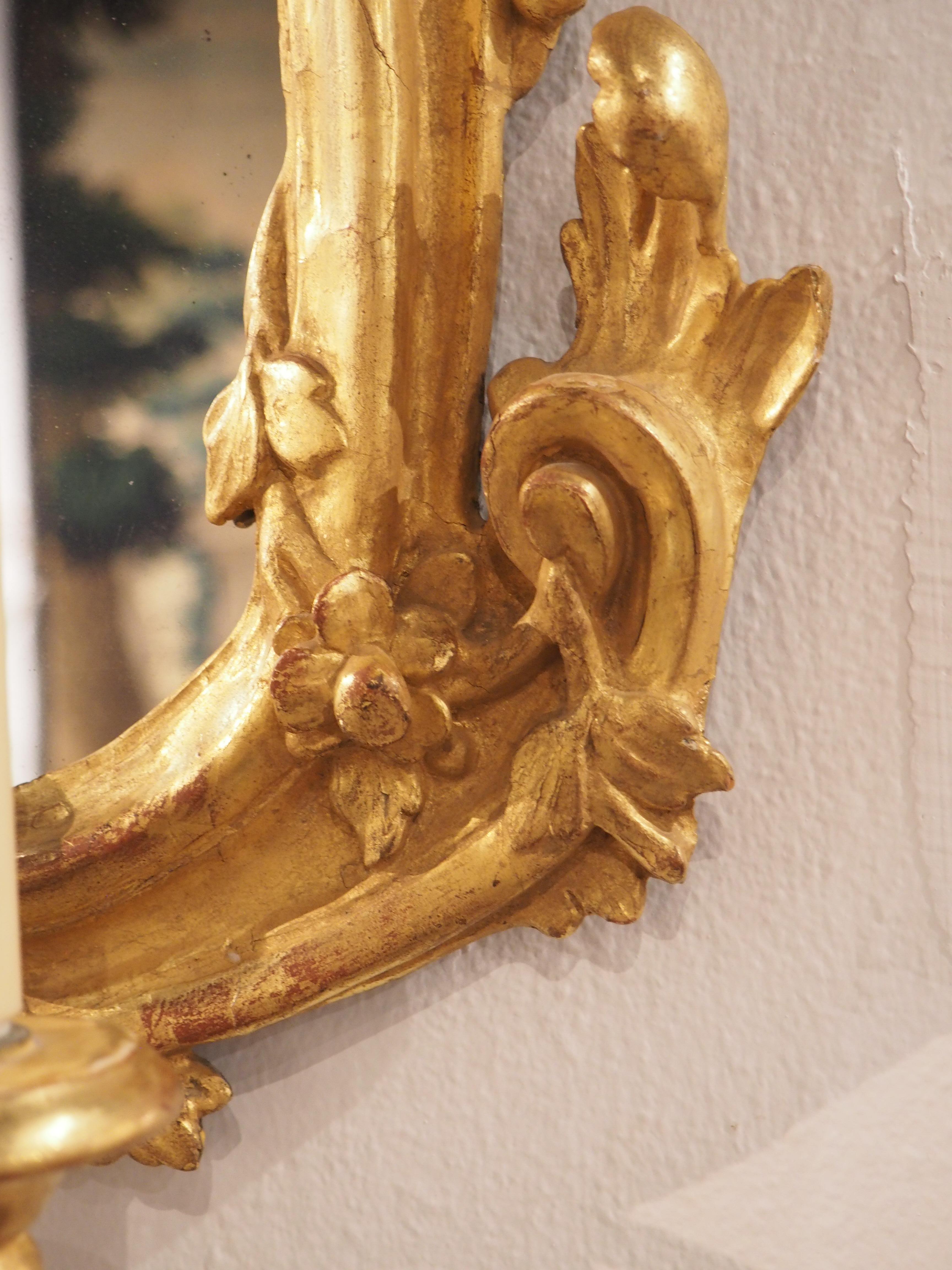 Venezianischer Giltwood-Wandleuchter mit zwei Armen und Spiegeln aus dem 18. im Angebot 1