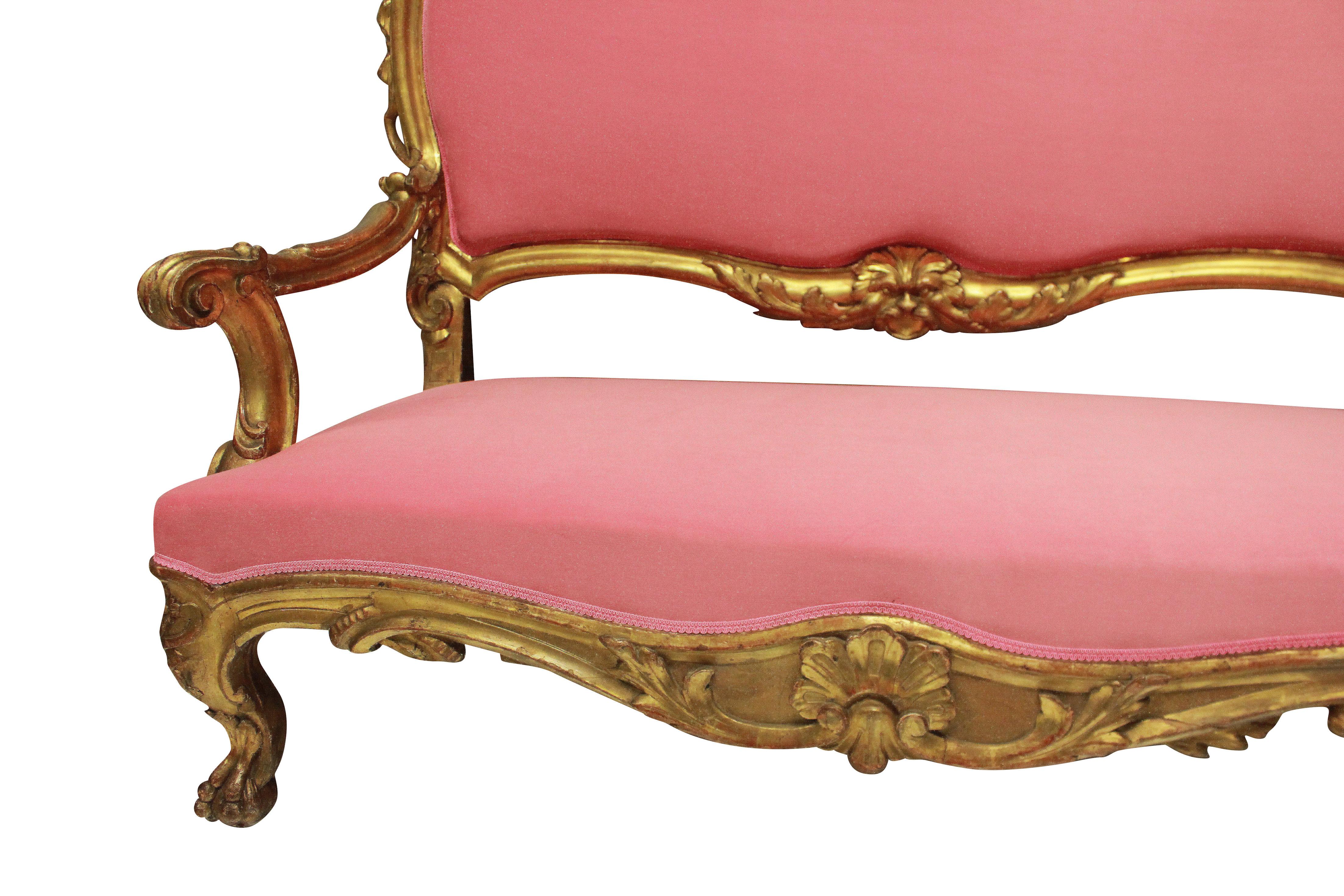 18th Century Venetian Giltwood Settee in Bubblegum Pink Velvet In Good Condition In London, GB