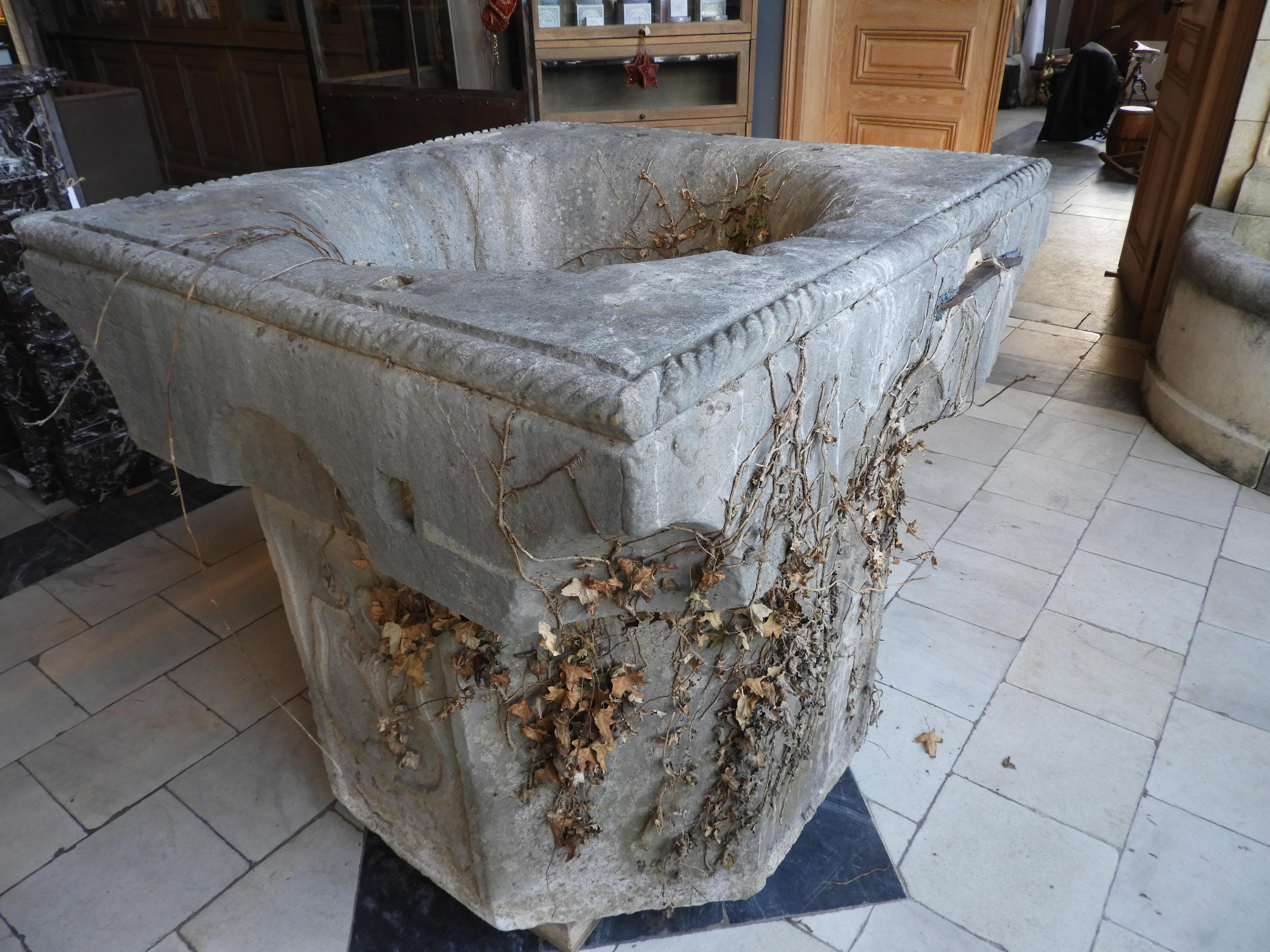 18th Century Venetian Limestone Wellhead For Sale 3