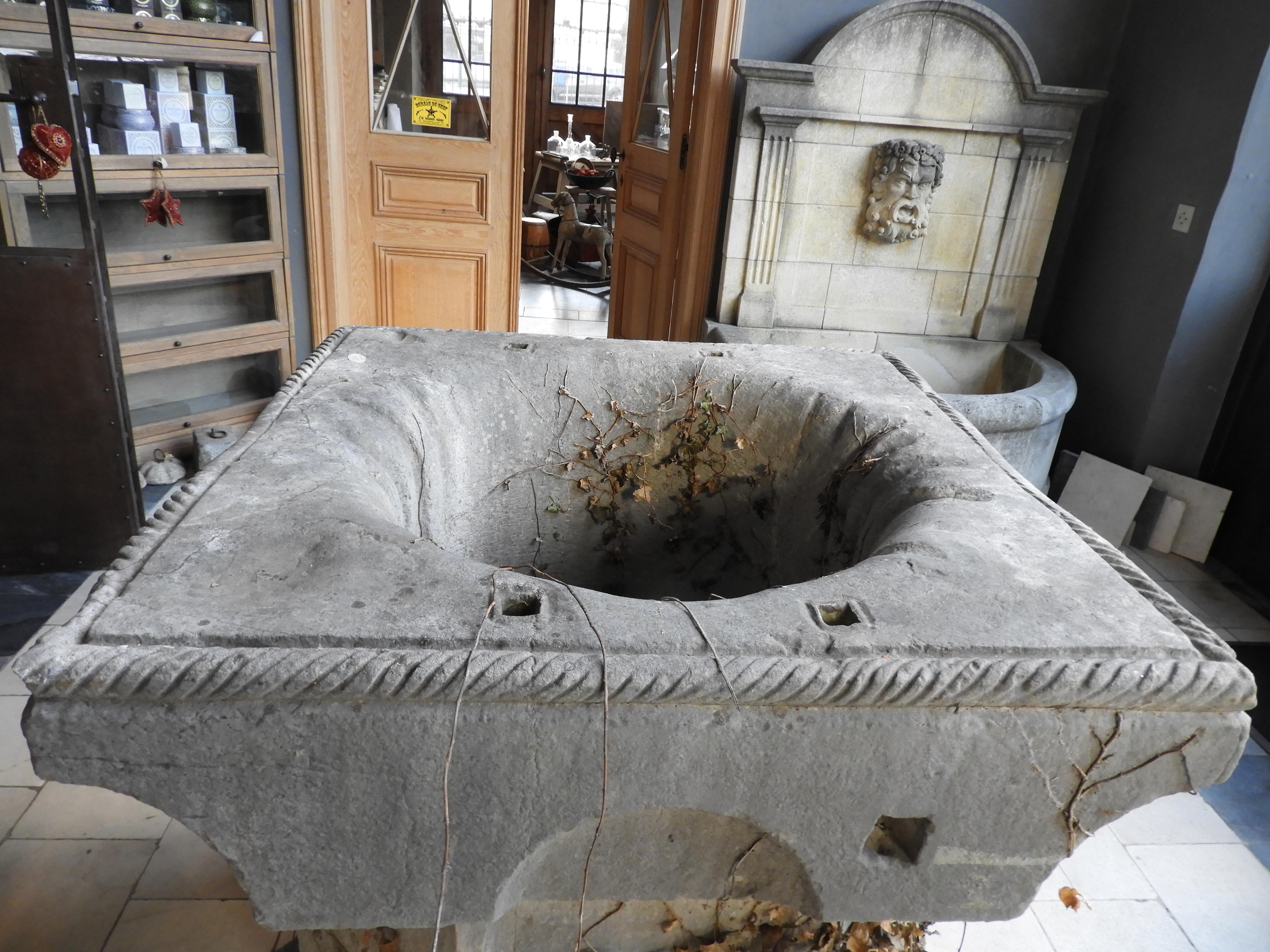 Other 18th Century Venetian Limestone Wellhead For Sale