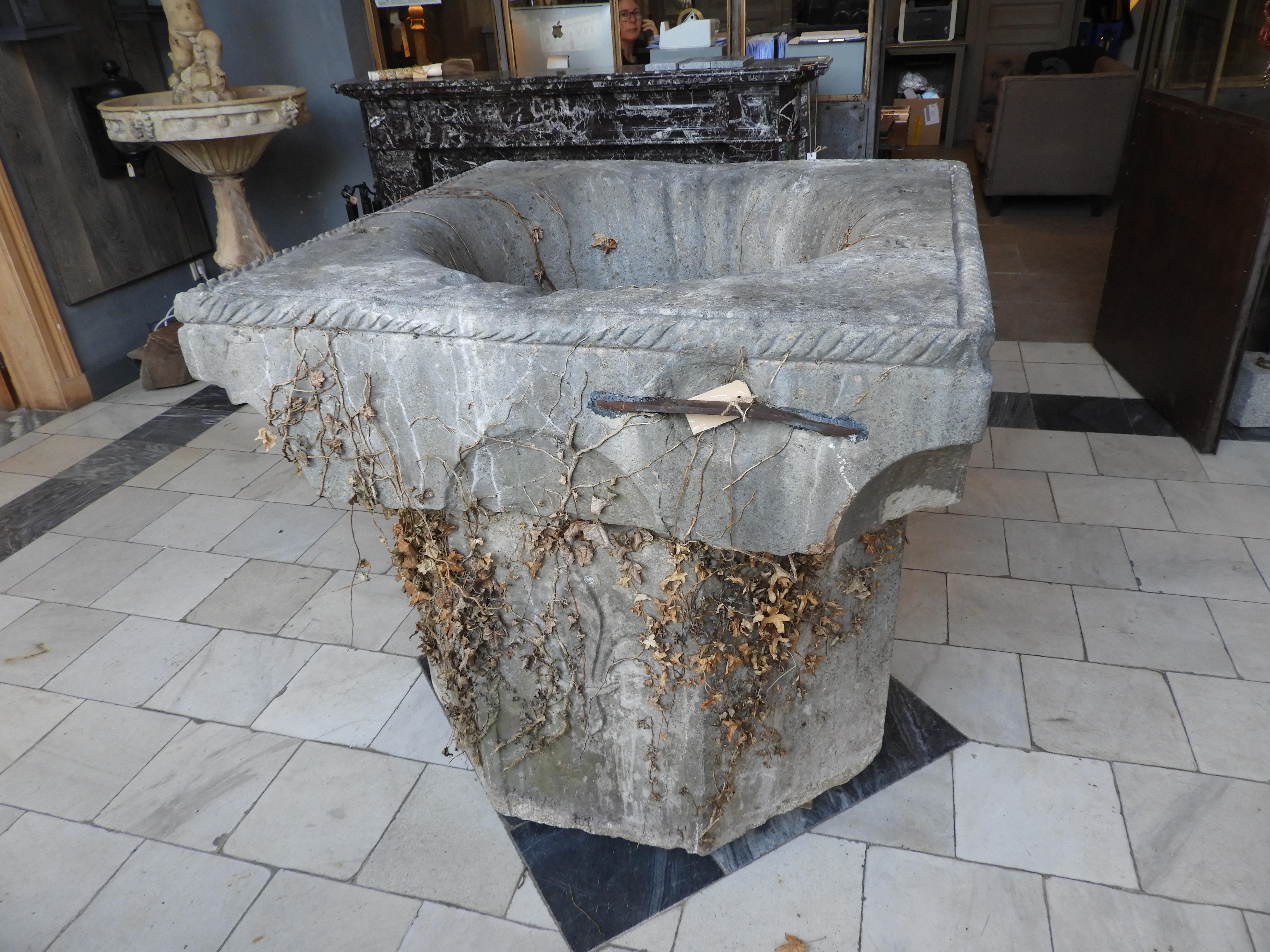 18th Century Venetian Limestone Wellhead For Sale 1