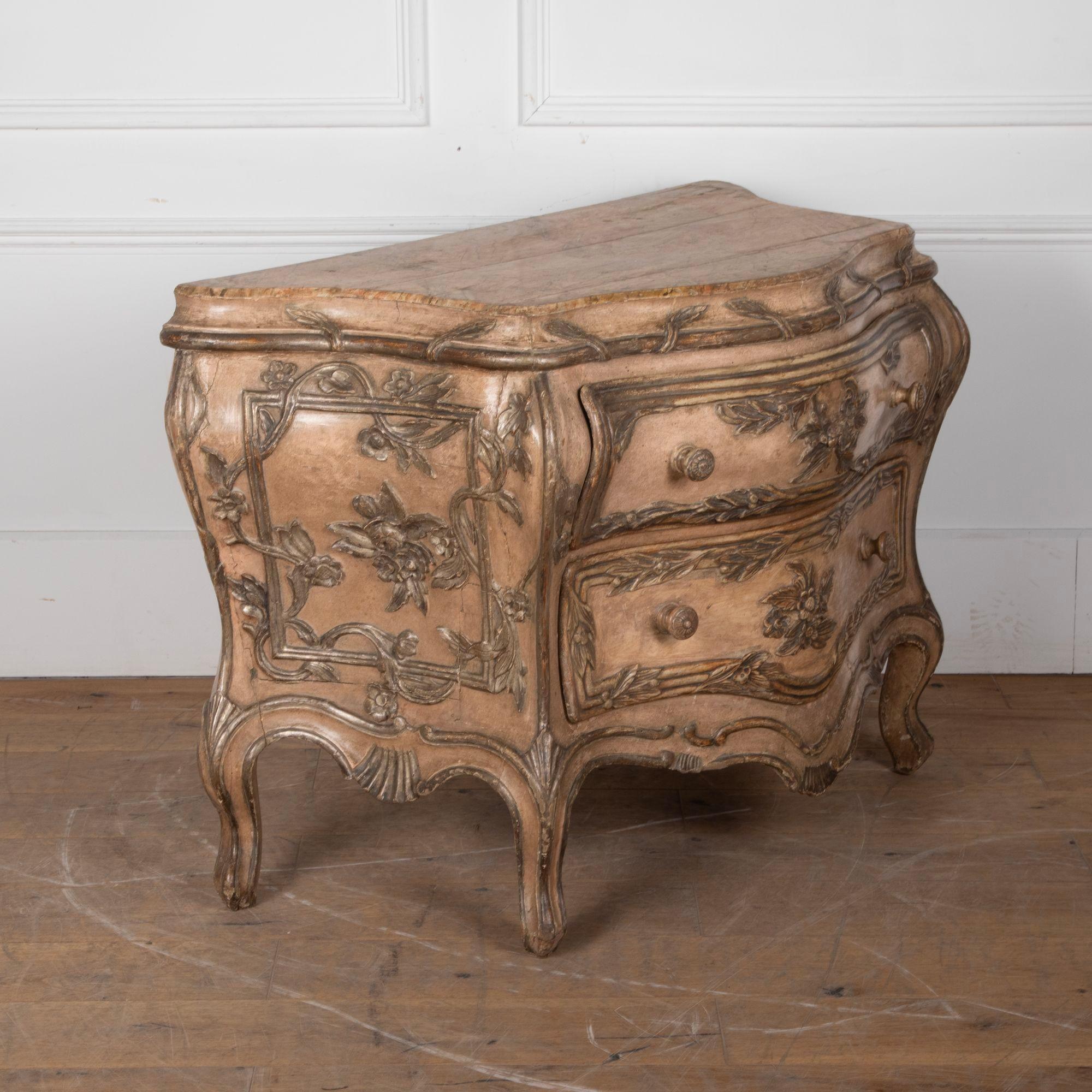 18th Century Venetian Louis XV Period Bombe Commode In Good Condition In Gloucestershire, GB