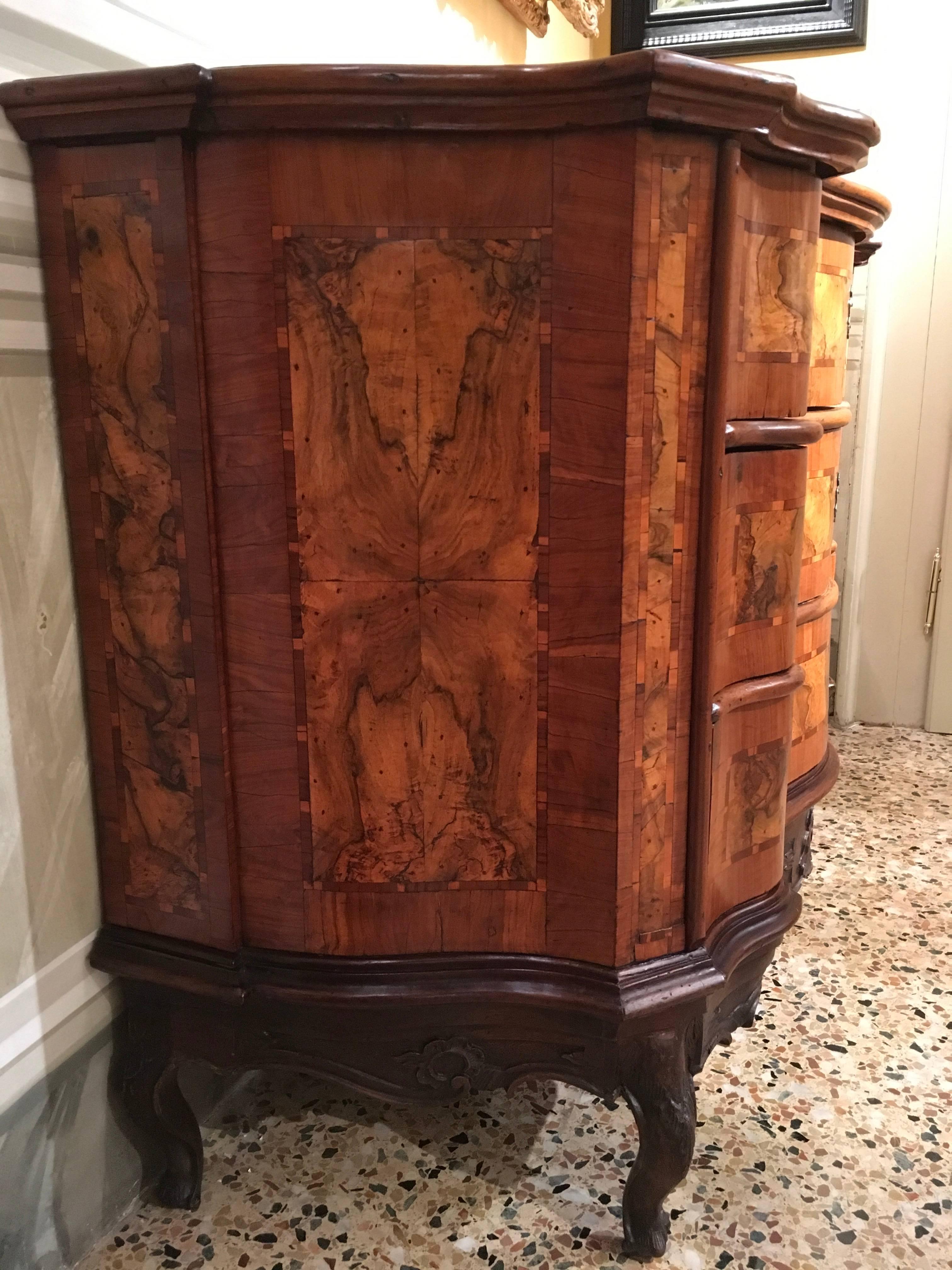 Italy 18th century Venetian briar root wood chest of drawings. Inlay in olive wood.
Foot and base in dark wood nut. Top in briar root wood.
Three drawers completed with working keys.
With certificate of Authenticity.

The 18th century was the Golden