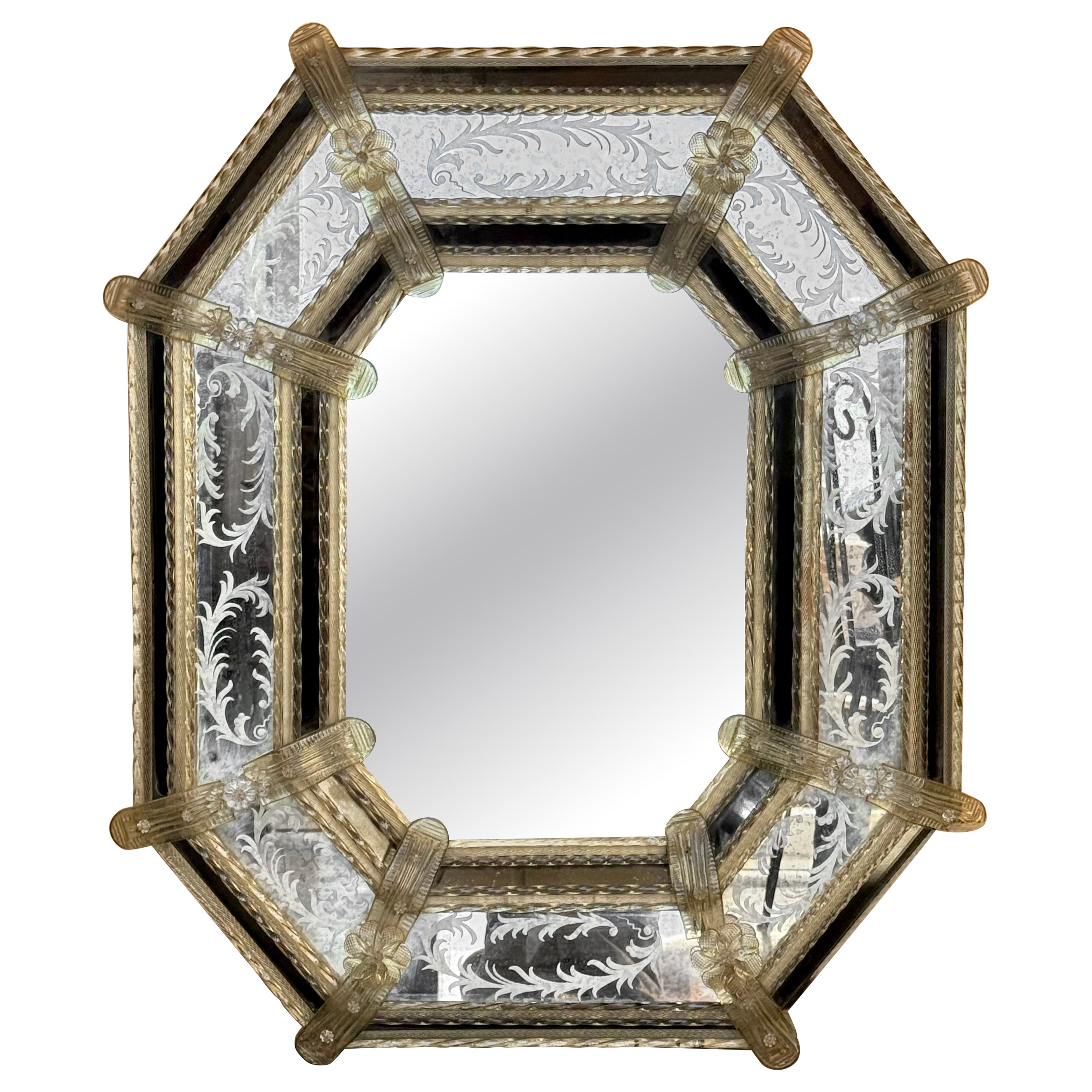 Venezianischer Oktogonalspiegel des 18. Jahrhunderts, handgefertigt und handversilbert im Angebot