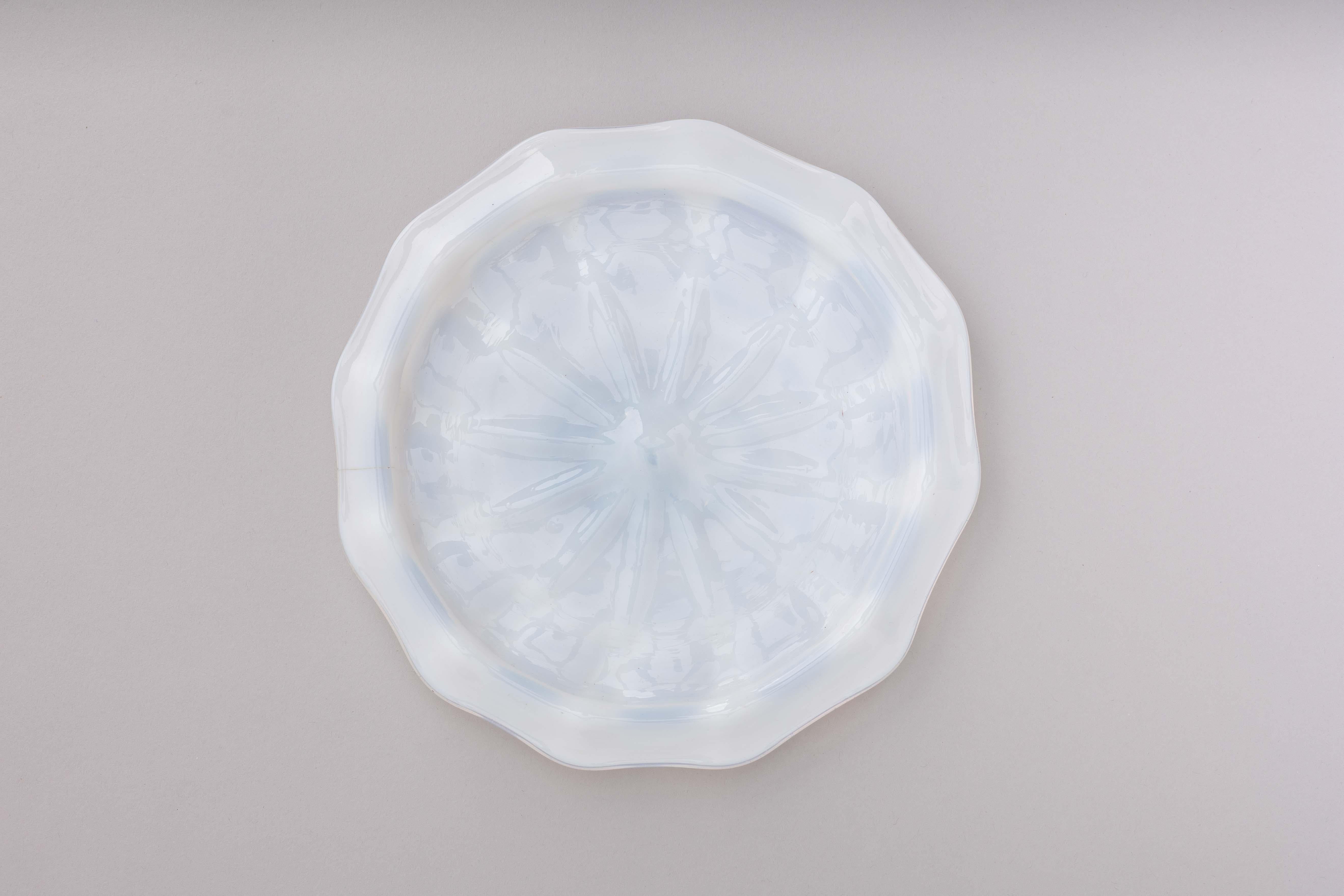 Plato de cristal opalino veneciano del siglo XVIII Vidrio en venta