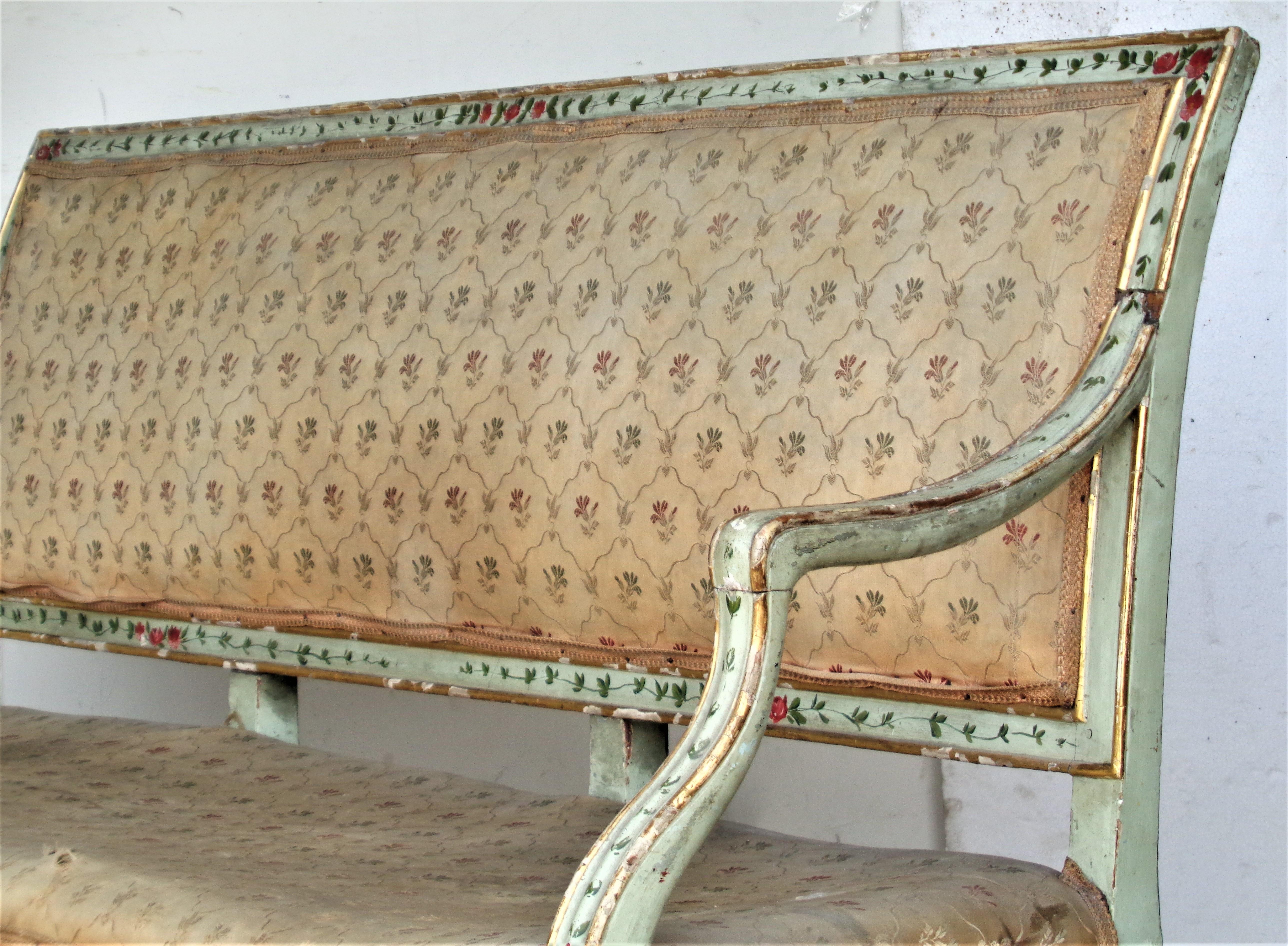18th Century Painted Venetian Settee In Distressed Condition For Sale In Rochester, NY