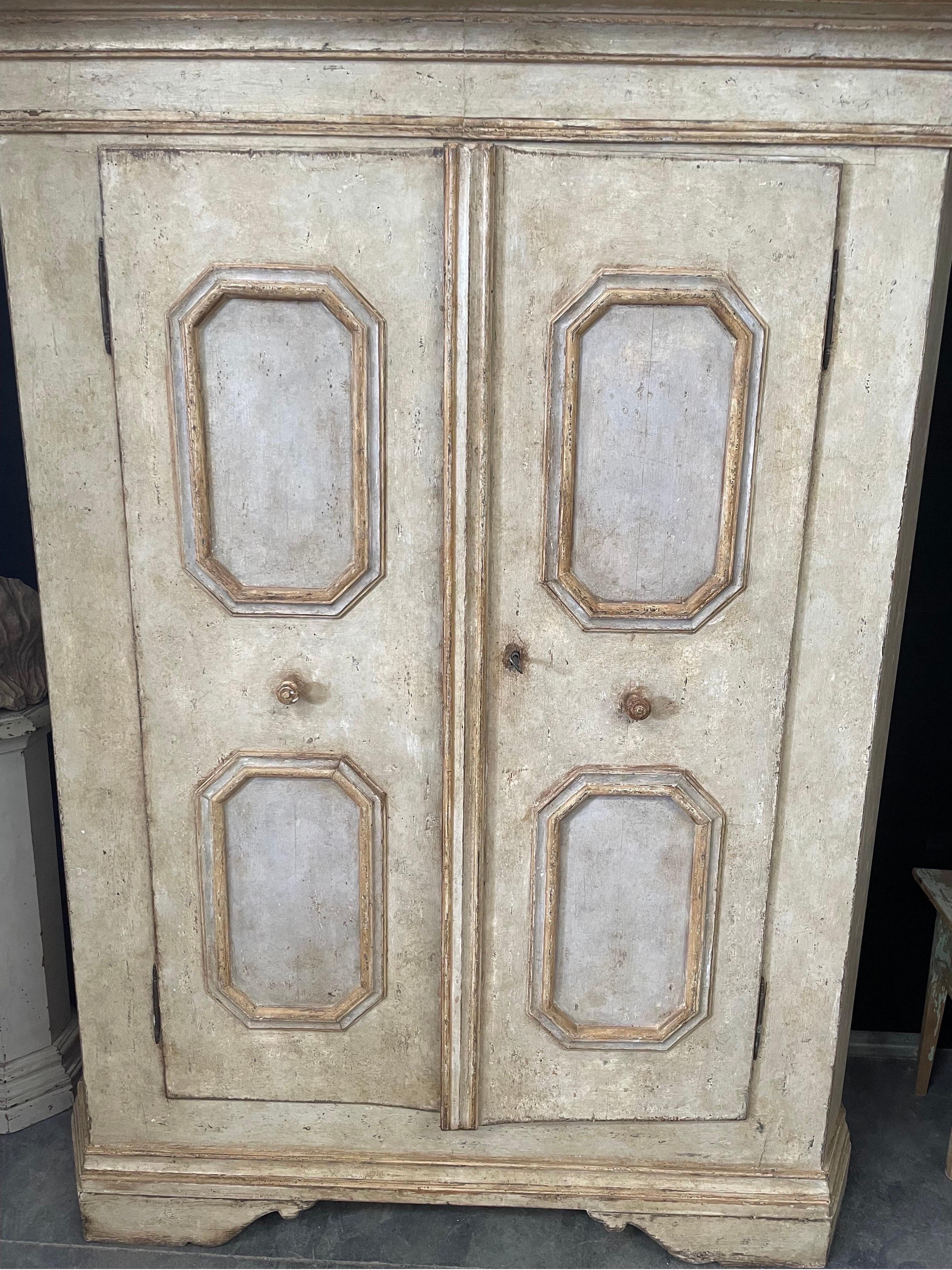 18th Century Venetian Painted Armoire For Sale 4