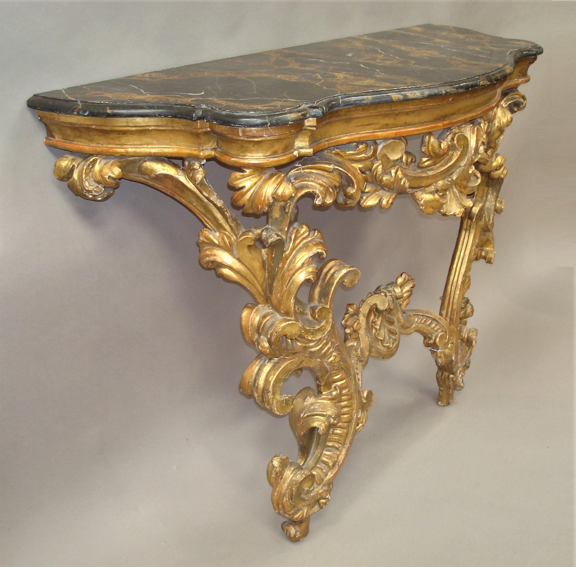 18th Century Venetian Rococo Giltwood Console Table (Vergoldetes Holz) im Angebot