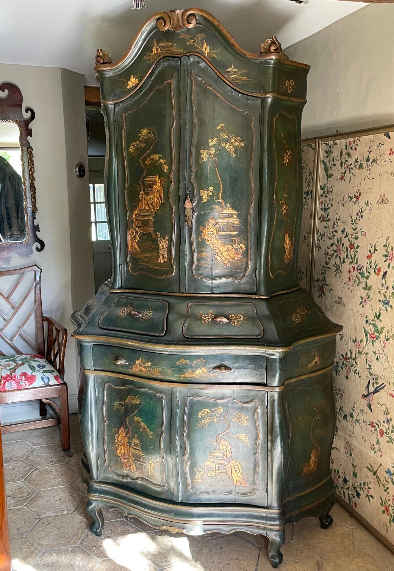 19th Century Venetian Rococo Lacquer Cabinet In Good Condition For Sale In Lymington, GB