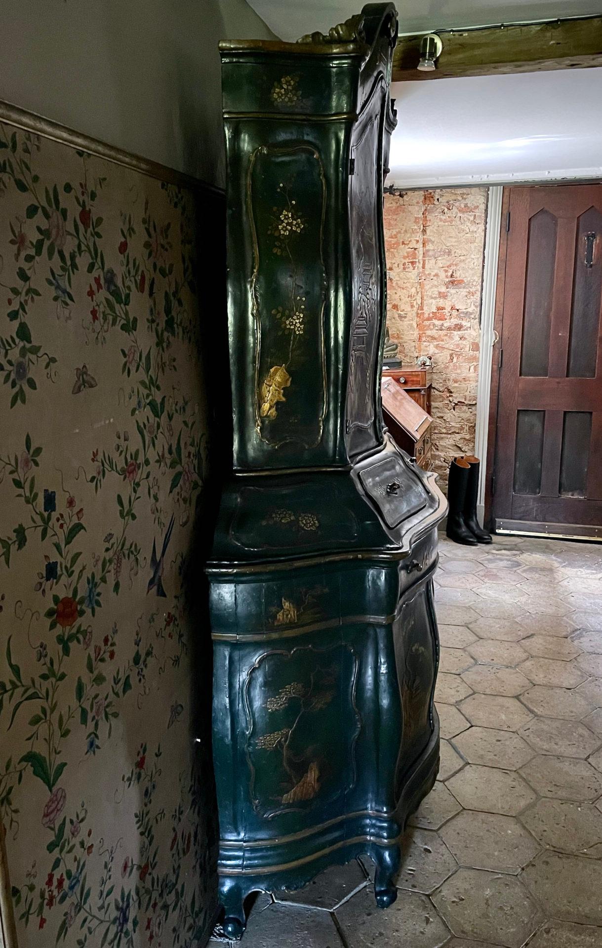 venezianischer Rokoko-Lack-Schrank aus dem 19. Jahrhundert im Angebot 3