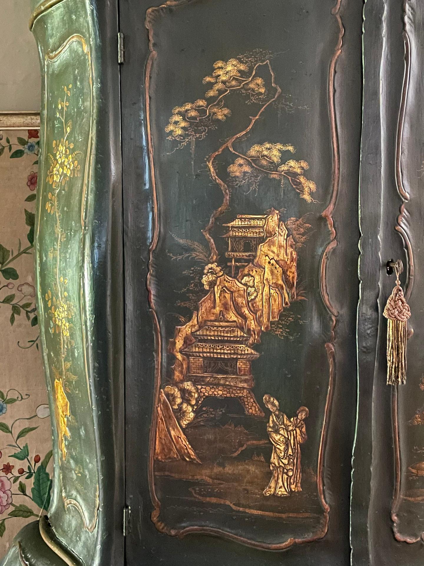 19th Century Venetian Rococo Lacquer Cabinet For Sale 2