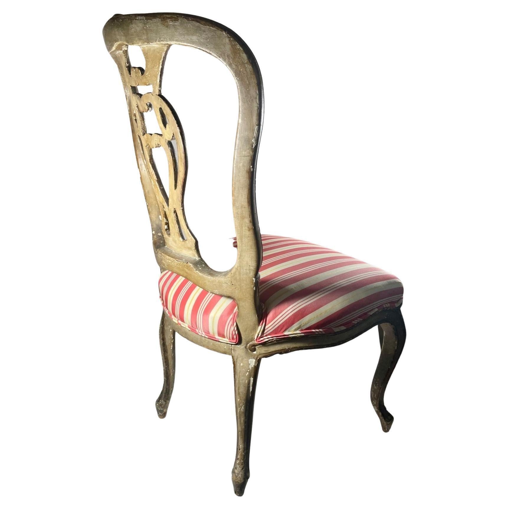 Chaise rococo vénitienne du 18ème siècle polychrome et dorée en vente 3