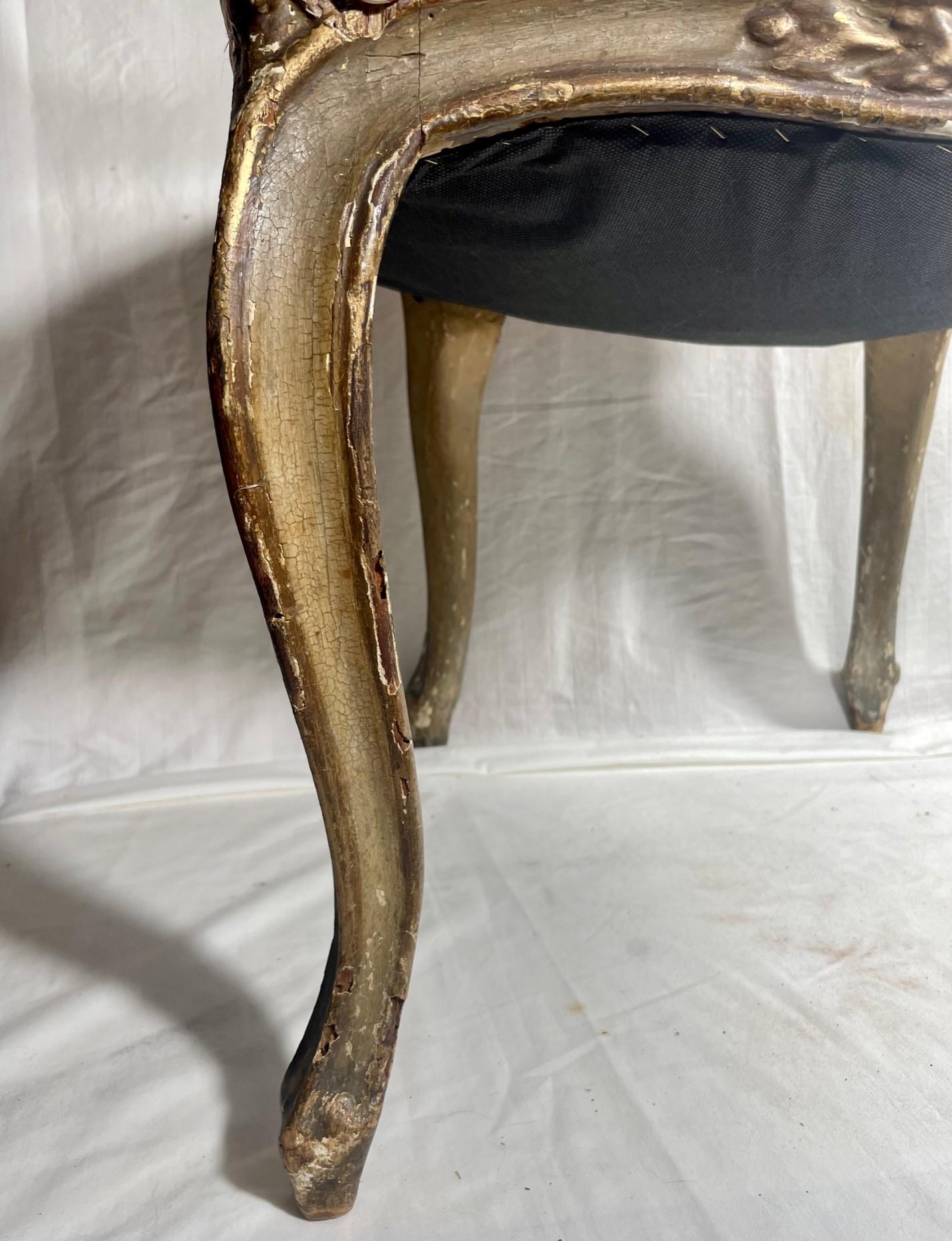 Venezianischer Rokoko-Stuhl aus dem 18. Jahrhundert mit Polychromie und Vergoldung (18. Jahrhundert und früher) im Angebot