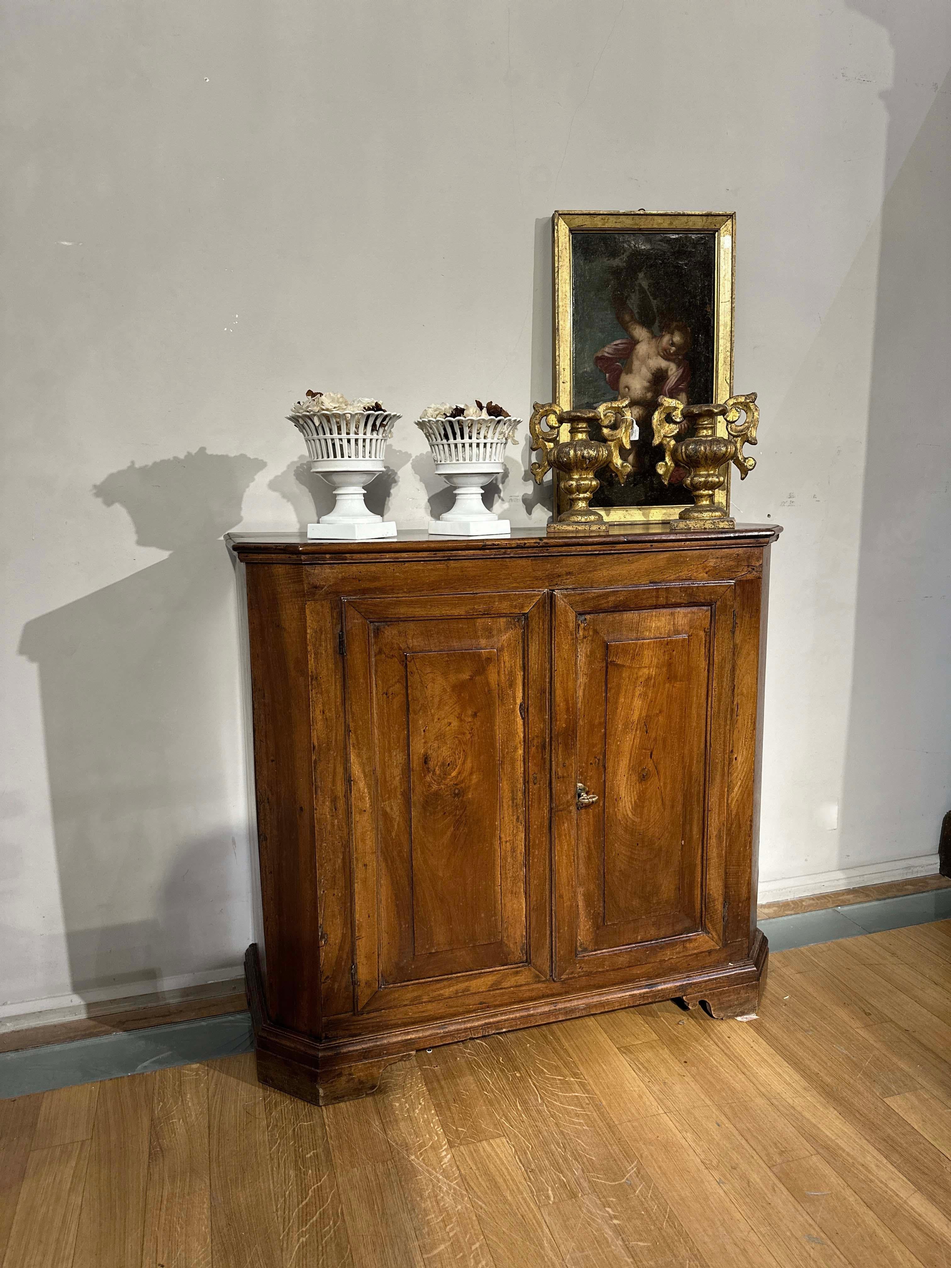 18th CENTURY VENETIAN SMALL SIDEBOARD For Sale 3