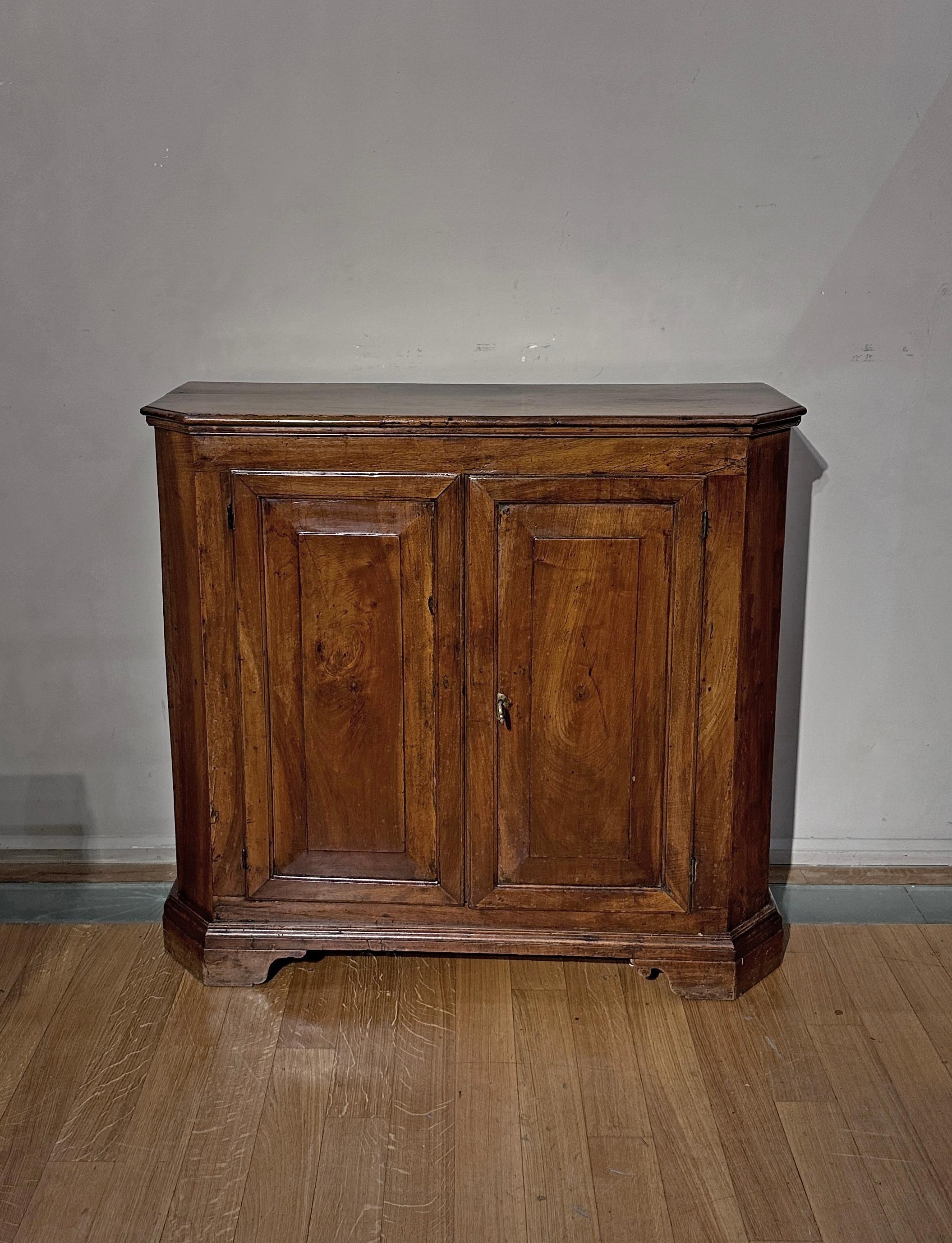 18th CENTURY VENETIAN SMALL SIDEBOARD For Sale 5