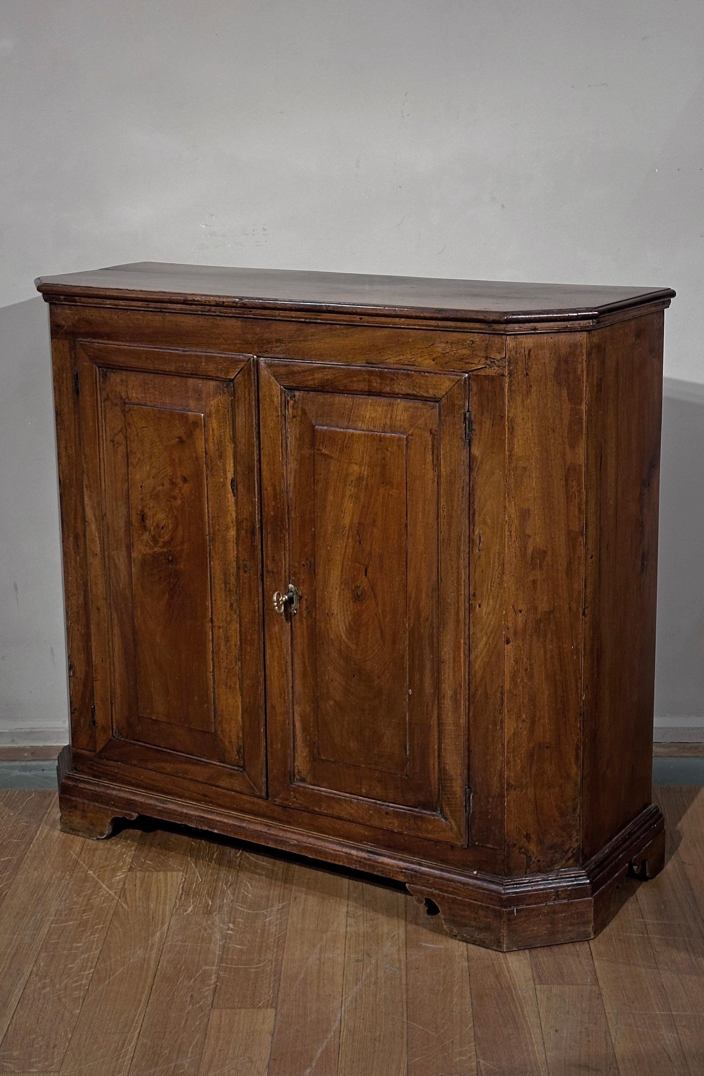 18th CENTURY VENETIAN SMALL SIDEBOARD In Good Condition In Firenze, FI
