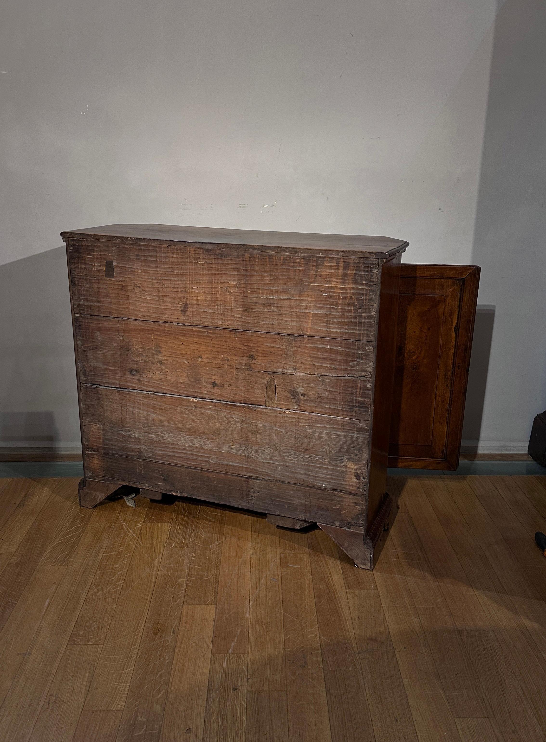 18th CENTURY VENETIAN SMALL SIDEBOARD For Sale 2