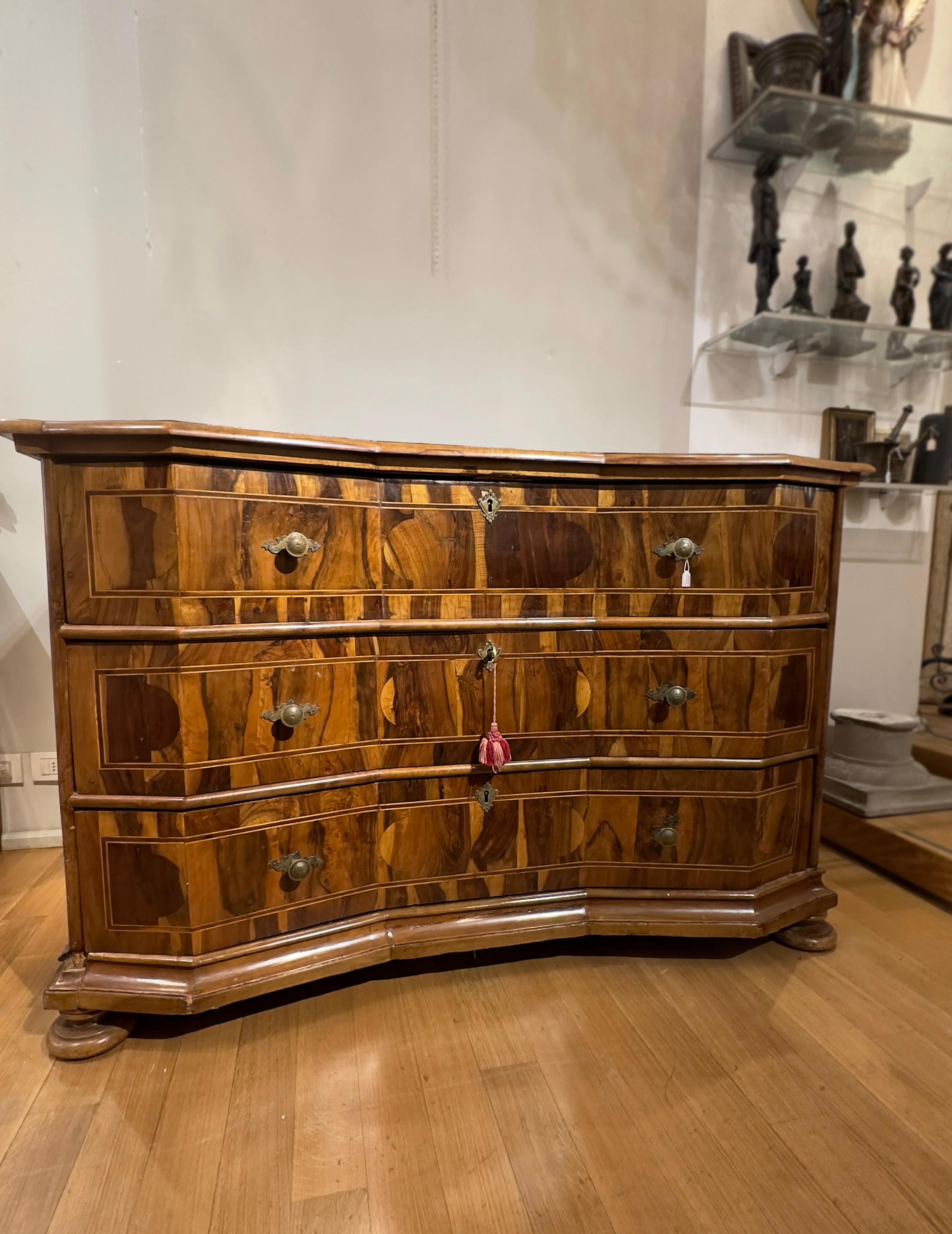 Italian 18th CENTURY VENETIAN VENEREED AND INLAID CHEST For Sale