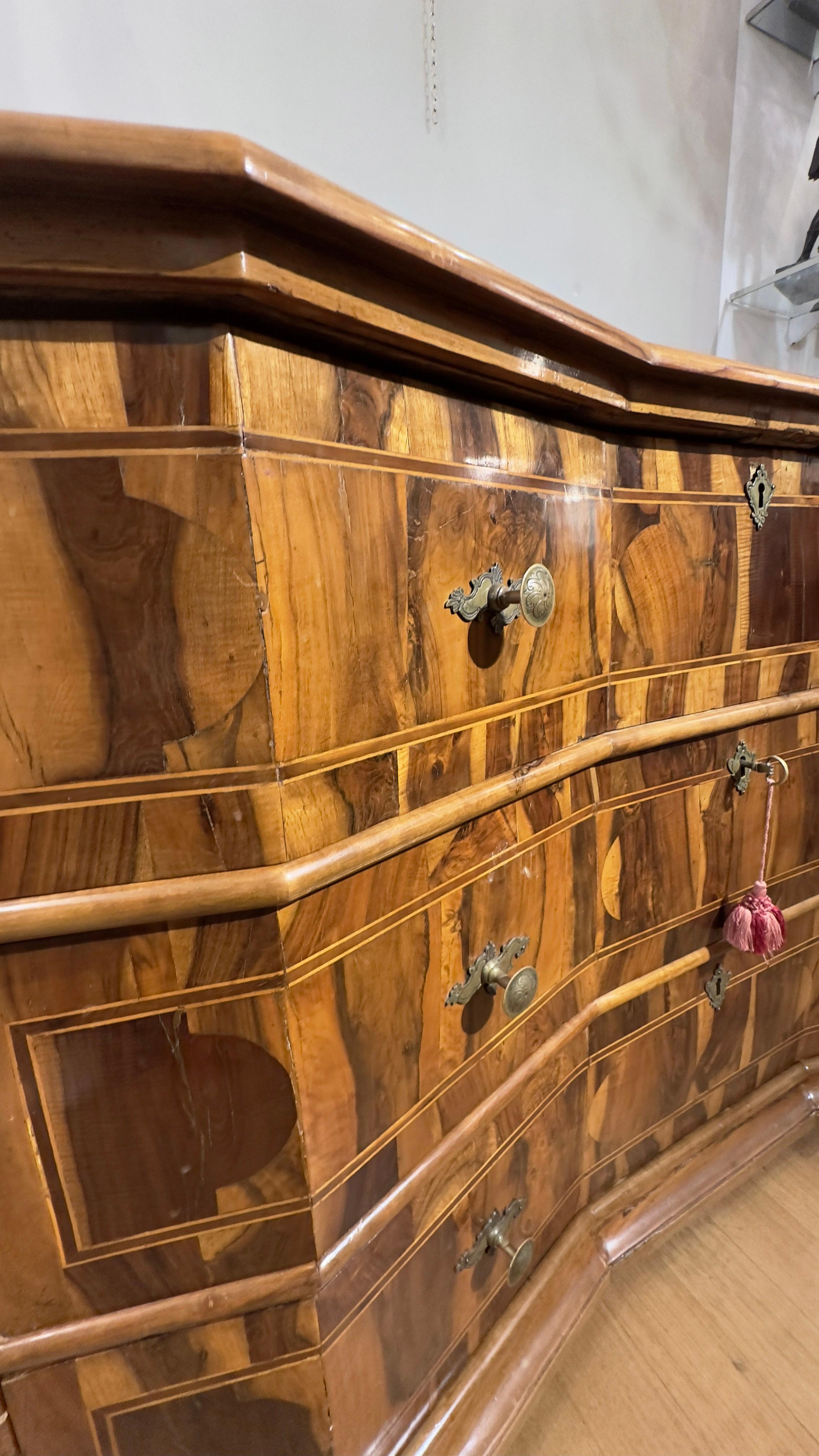 18th Century 18th CENTURY VENETIAN VENEREED AND INLAID CHEST For Sale