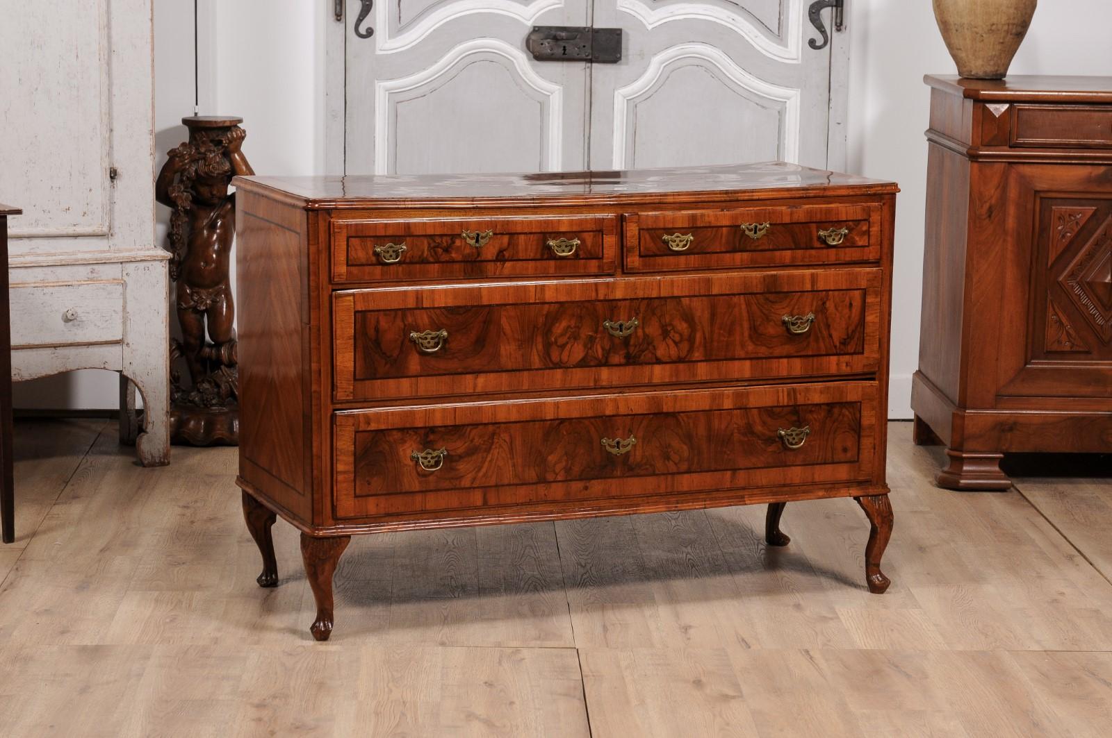Italian 18th Century Venetian Walnut ad Mahogany Commode with Bookmatched Veneer For Sale