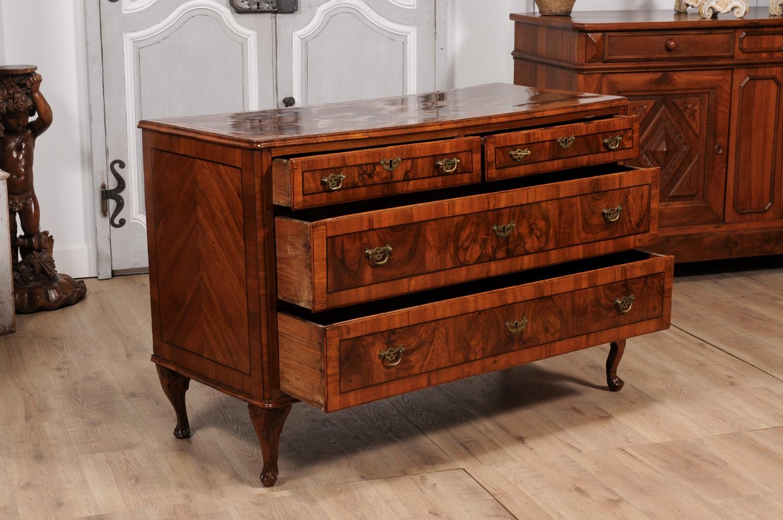 18th Century Venetian Walnut ad Mahogany Commode with Bookmatched Veneer In Good Condition For Sale In Atlanta, GA